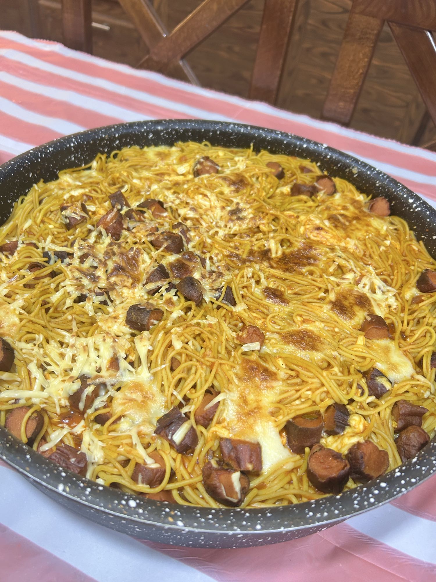 مكرونة بالسجق والجبن