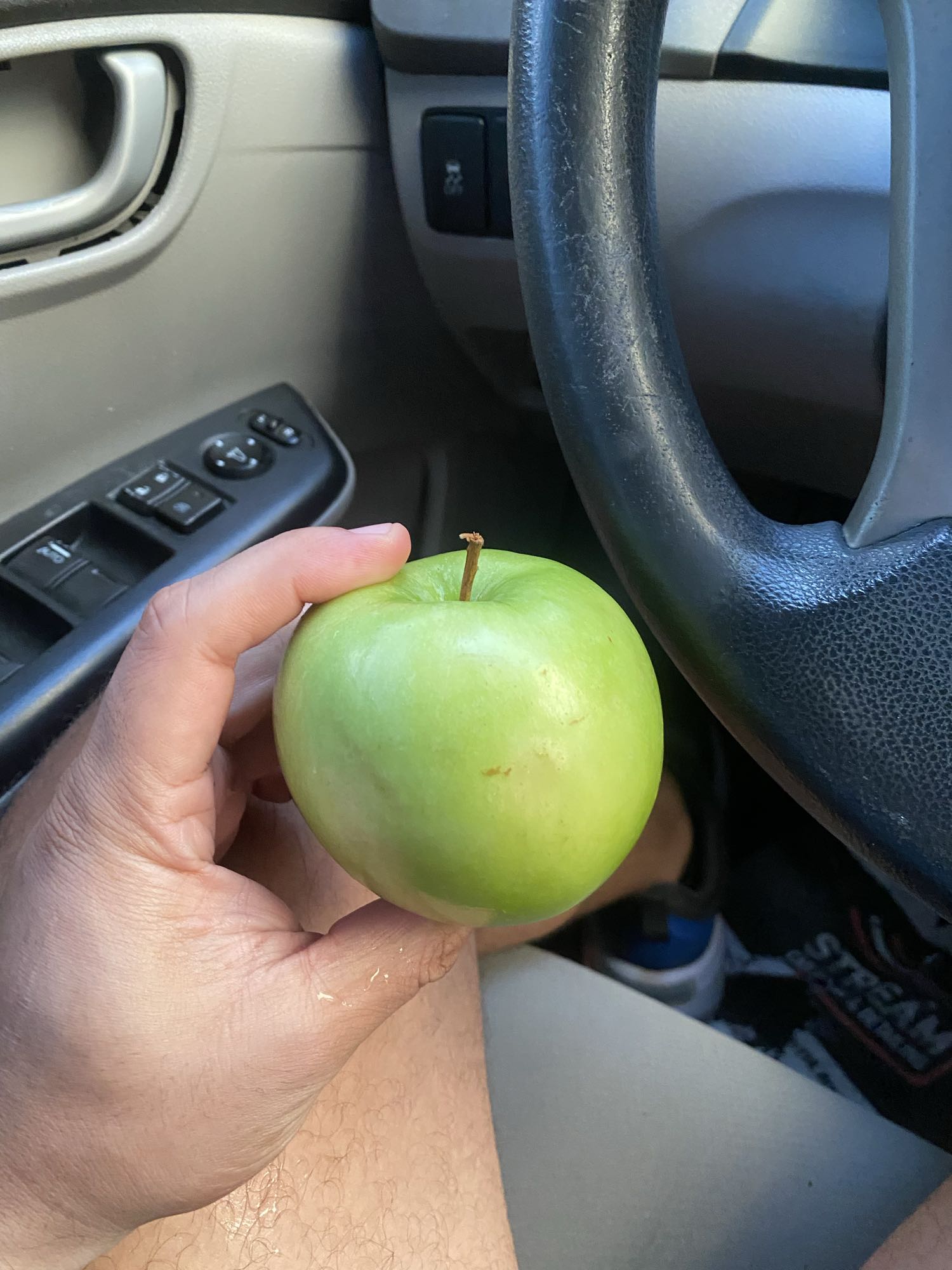 Manzana verde entera