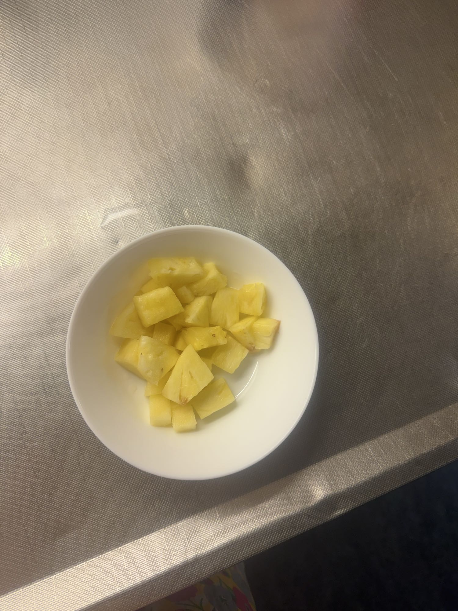 Skål med ananas