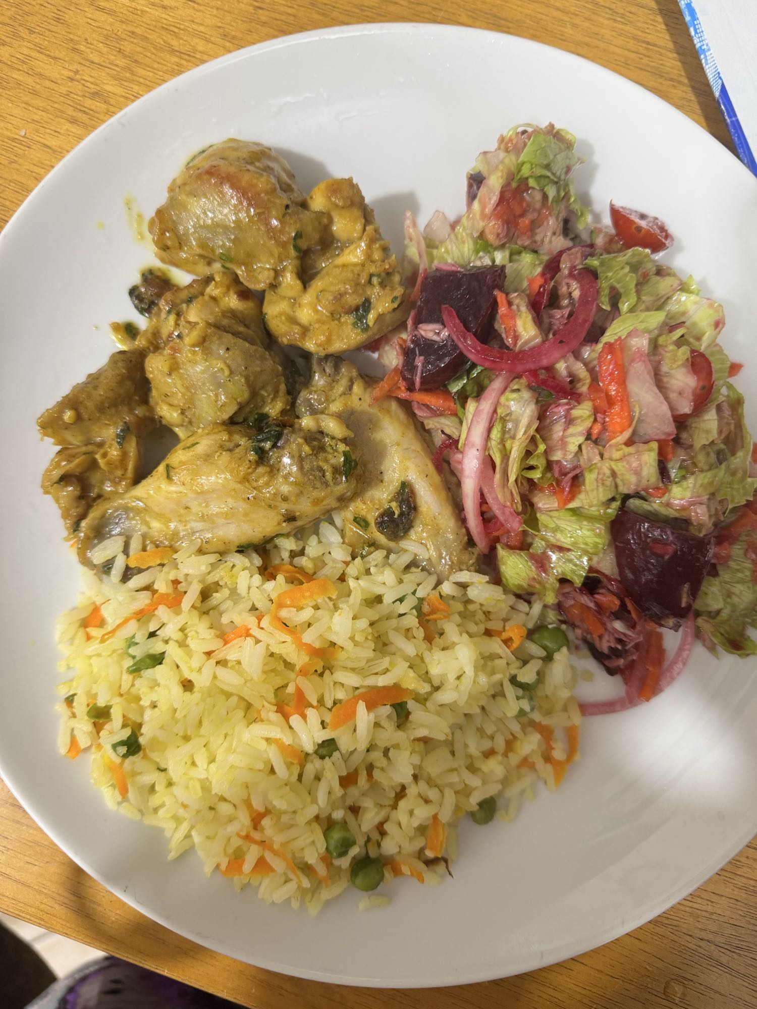 Frango com arroz e salada