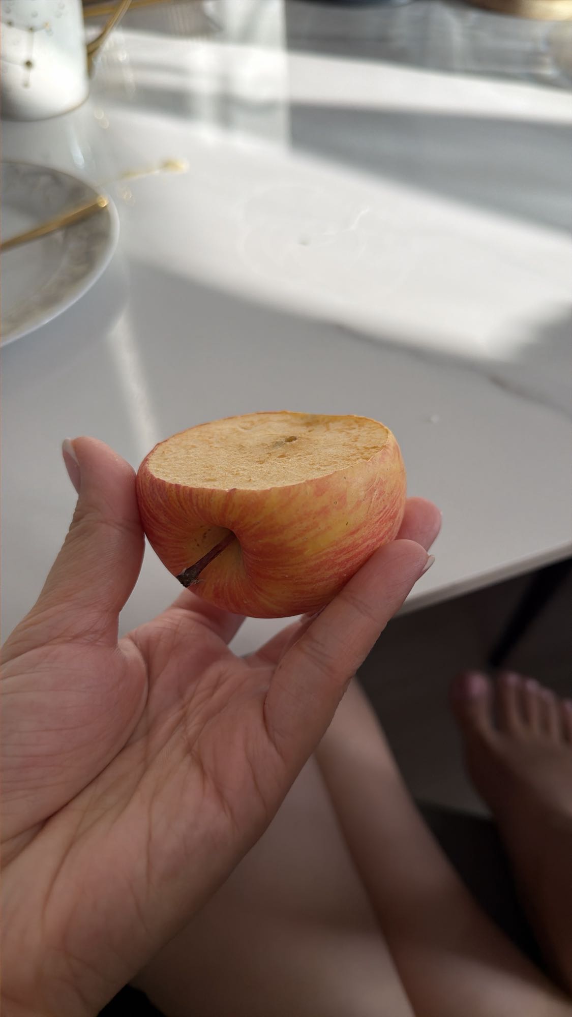 Половинка яблока