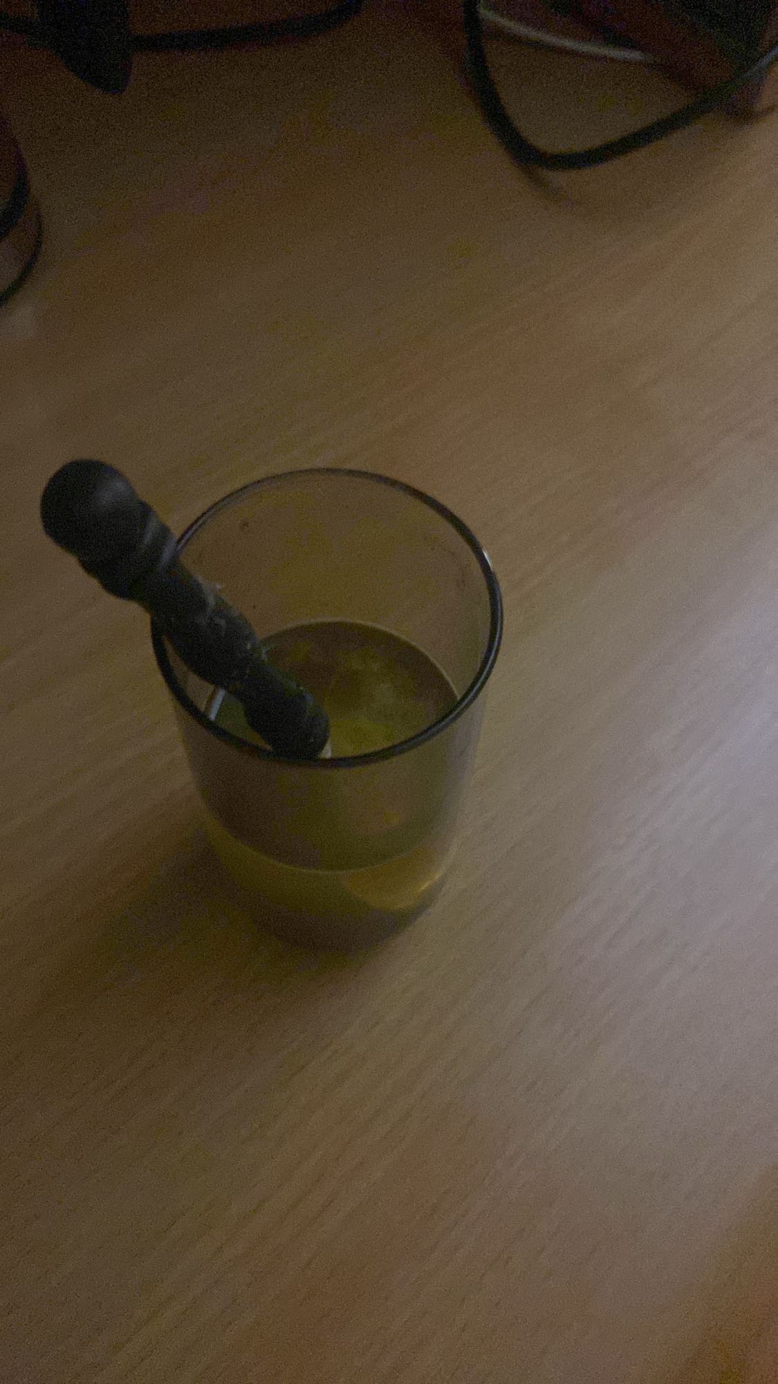 szklanka soku pomarańczowego