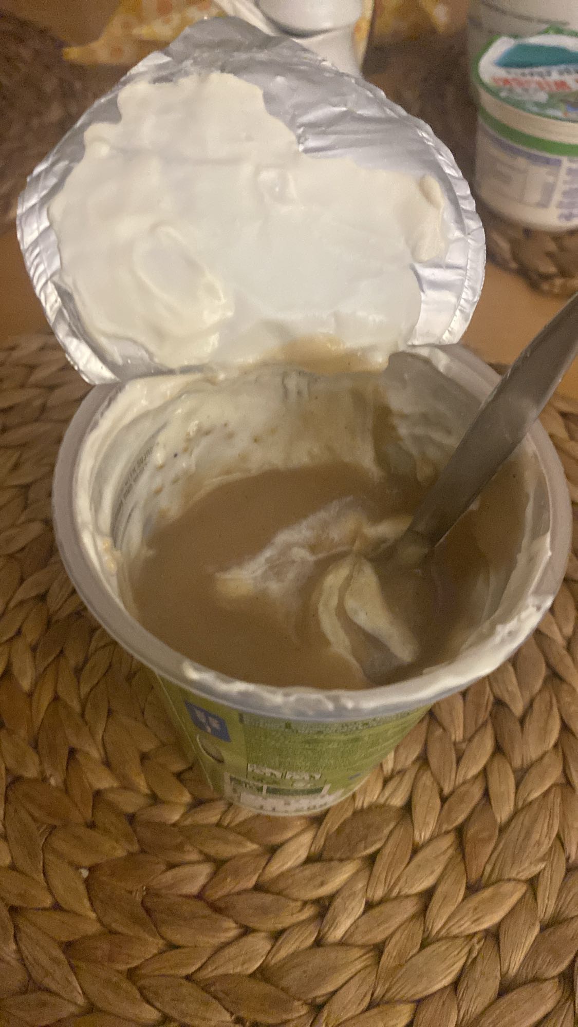 jogurt z musem owocowym