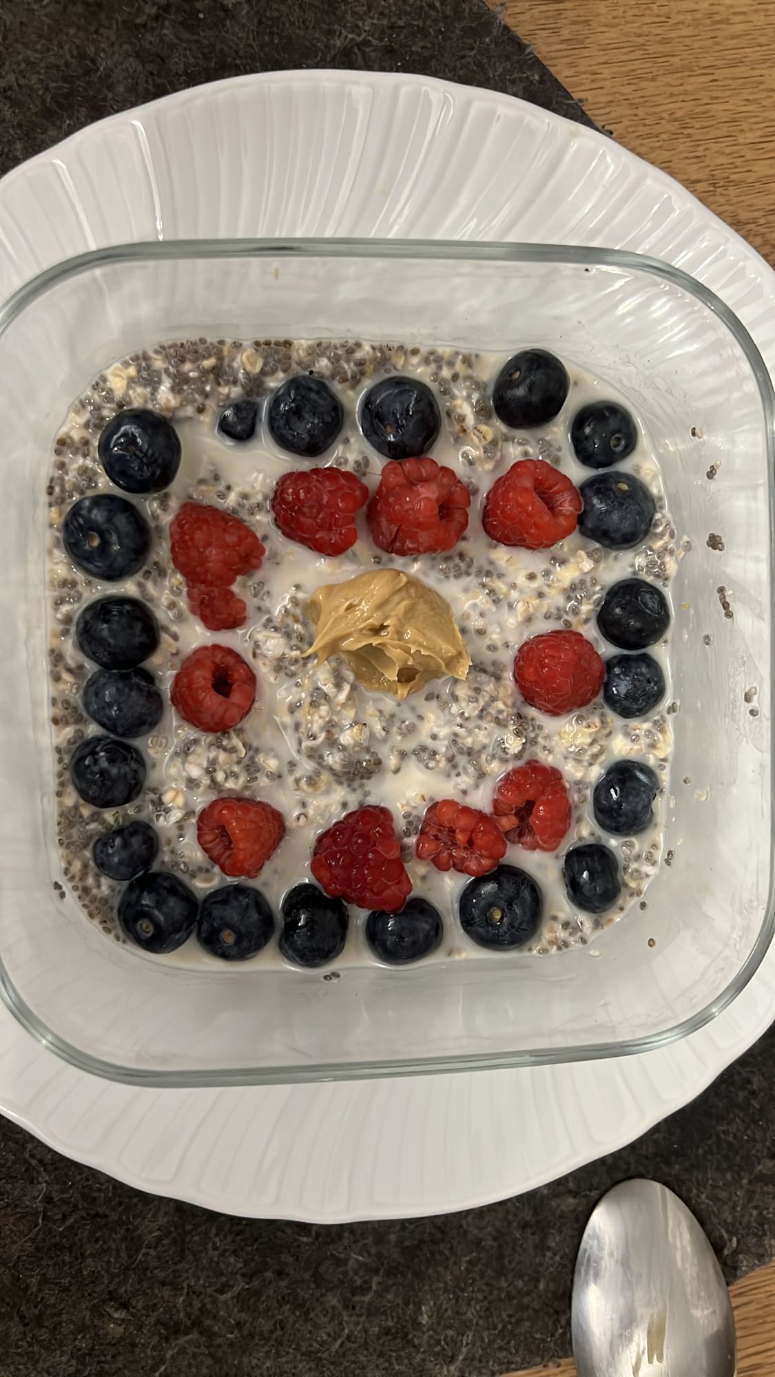 Overnight oats with berries