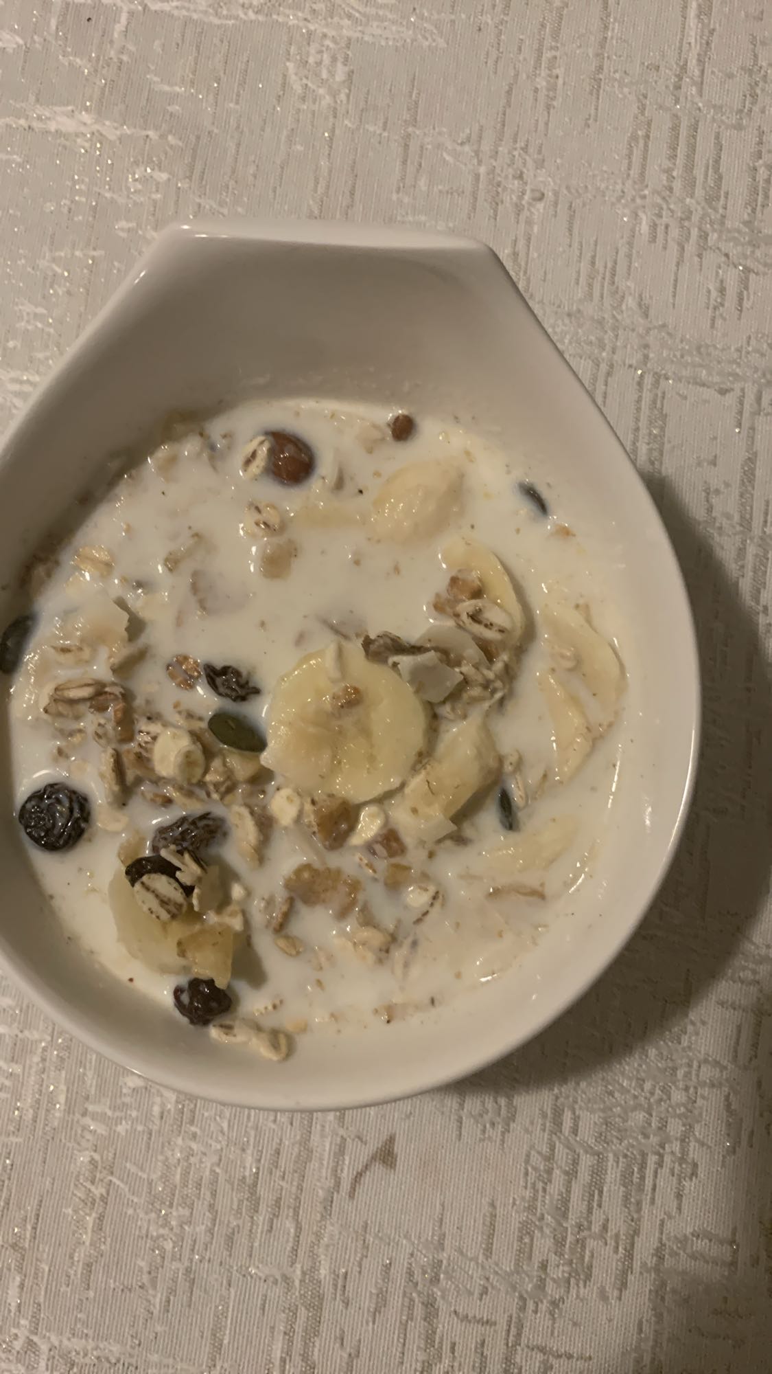 mleko z musli i bananem