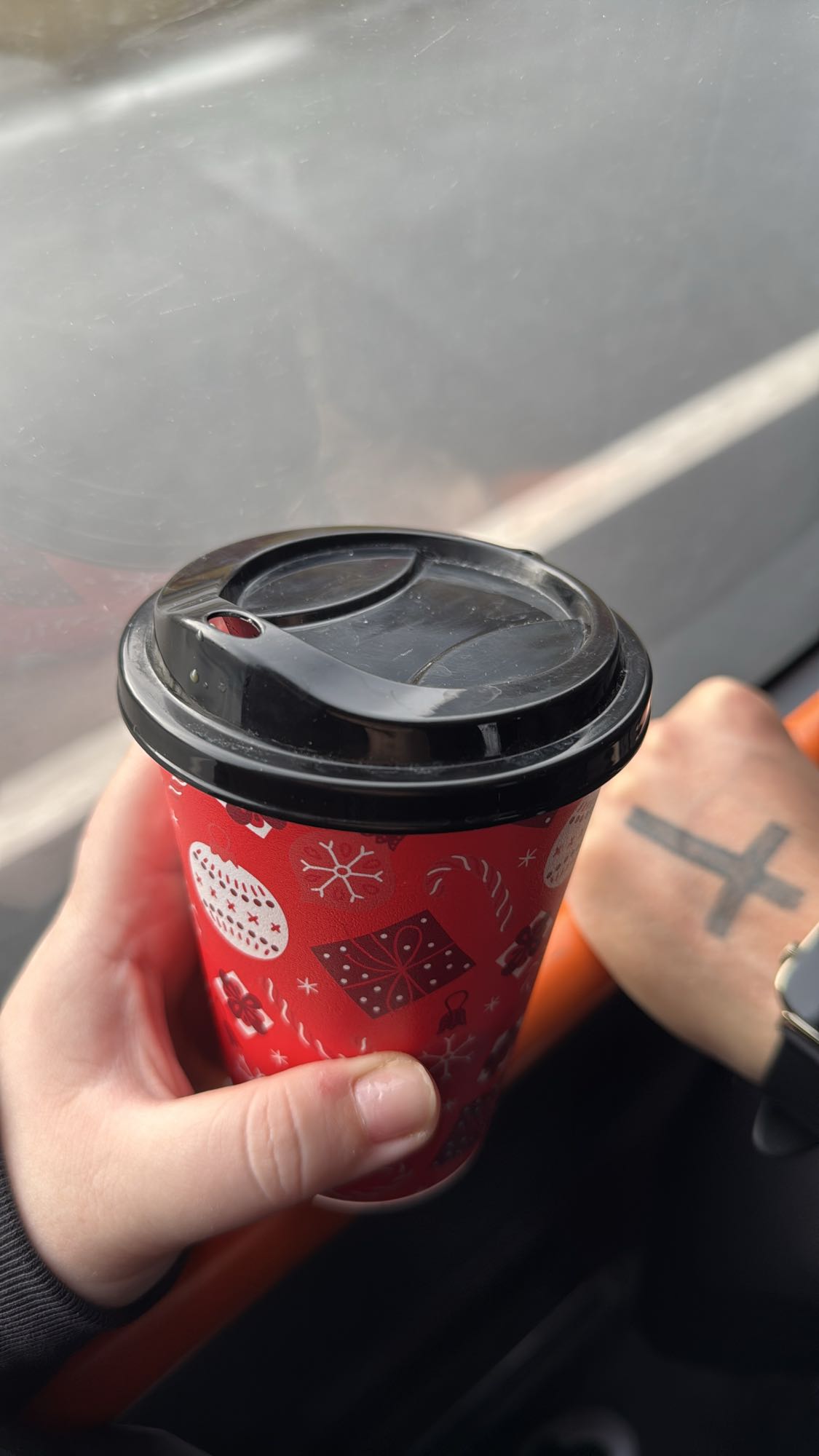 Cafea neagră la pahar