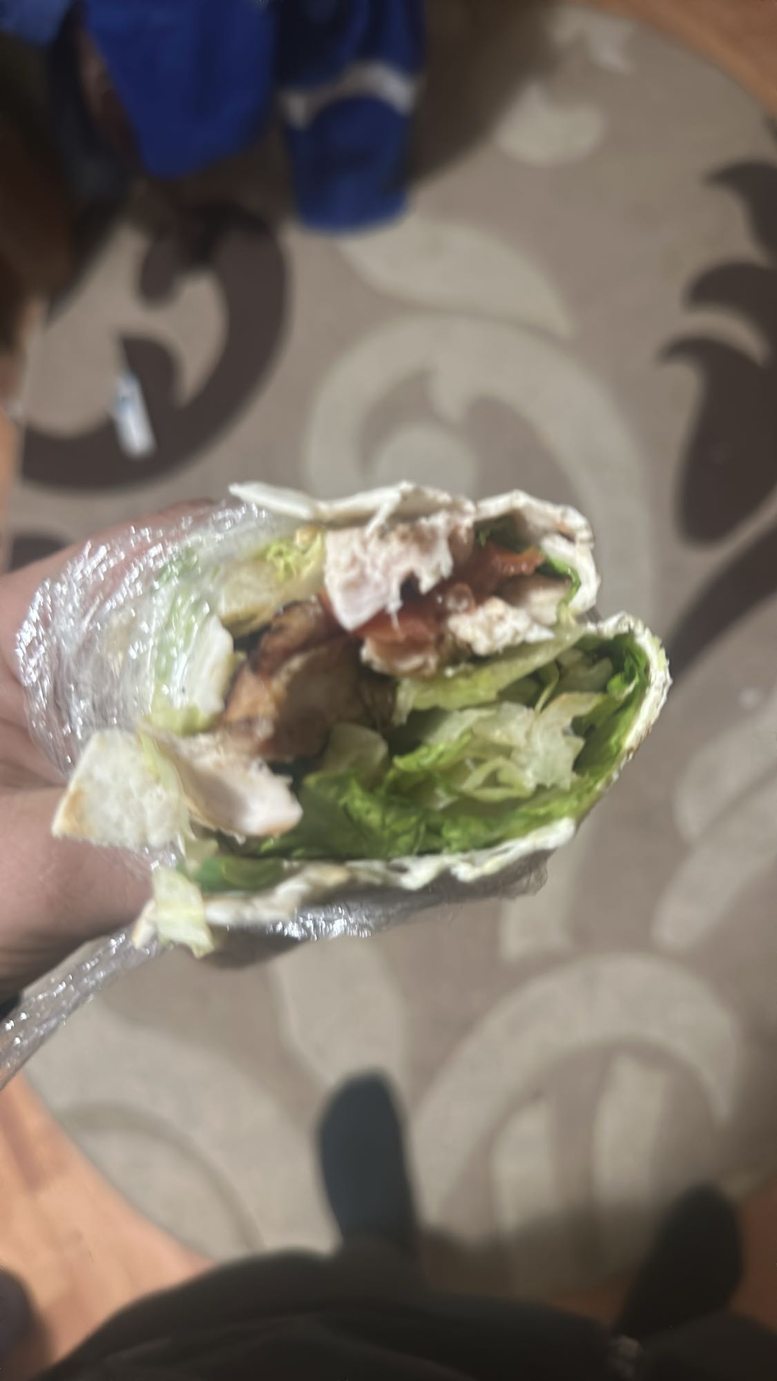 Wrap cu pui și legume