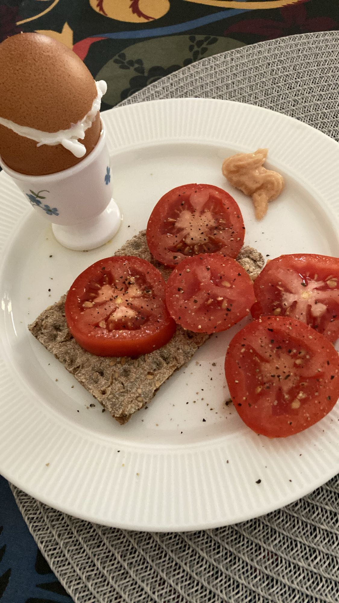 Ägg och knäckebröd