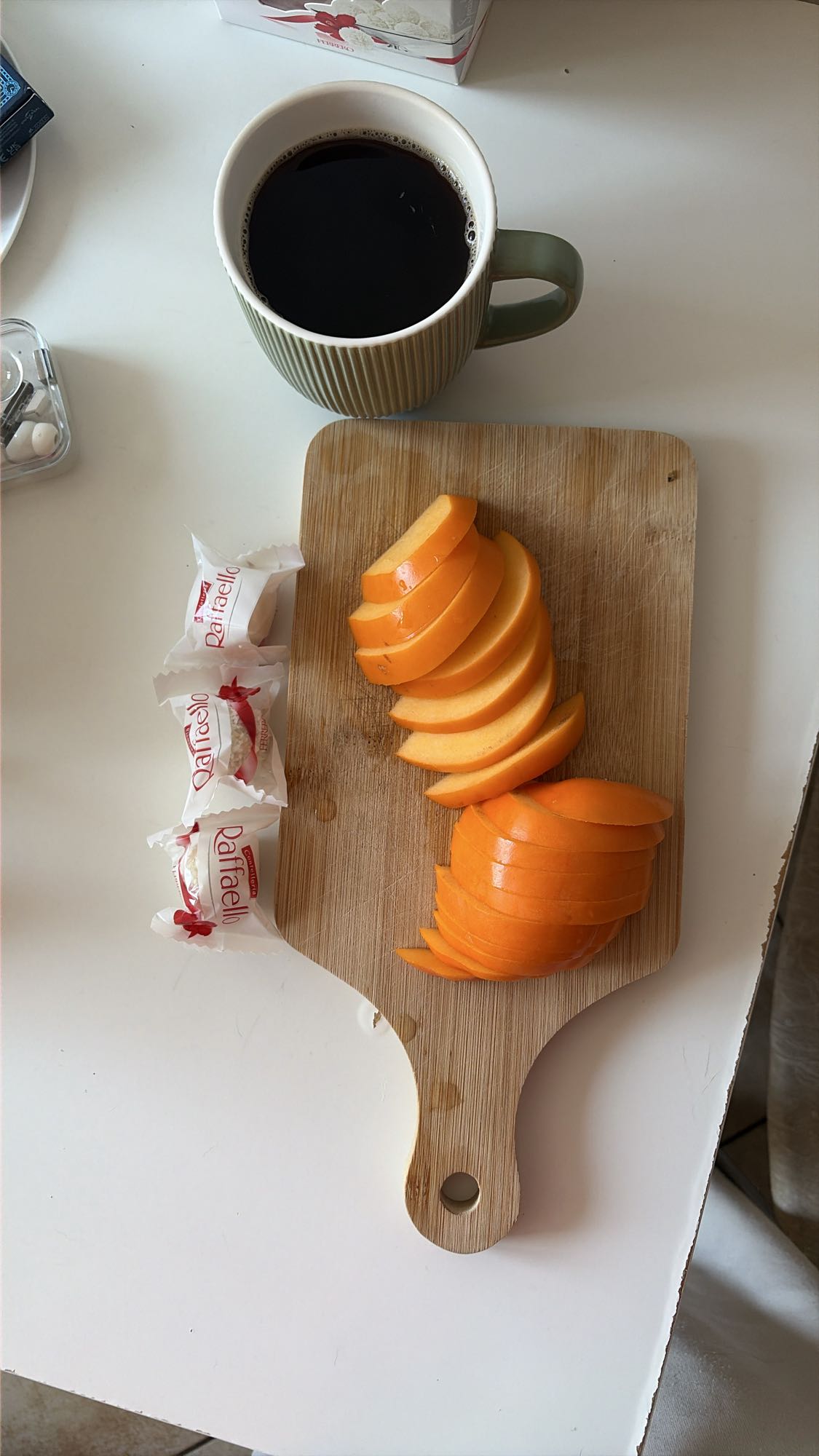 Кофе, рафаэлло и хурма