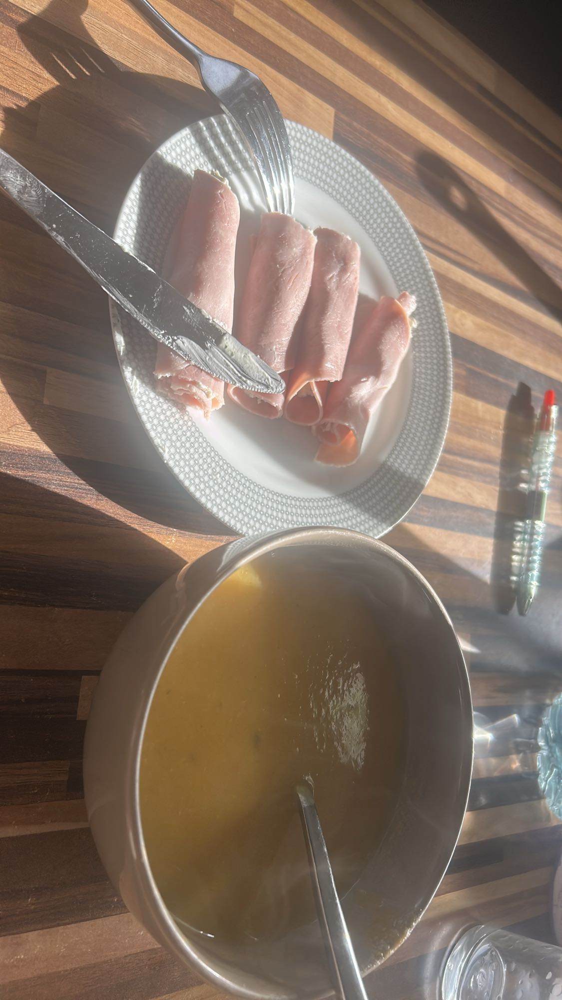 Soupe et roulés de jambon