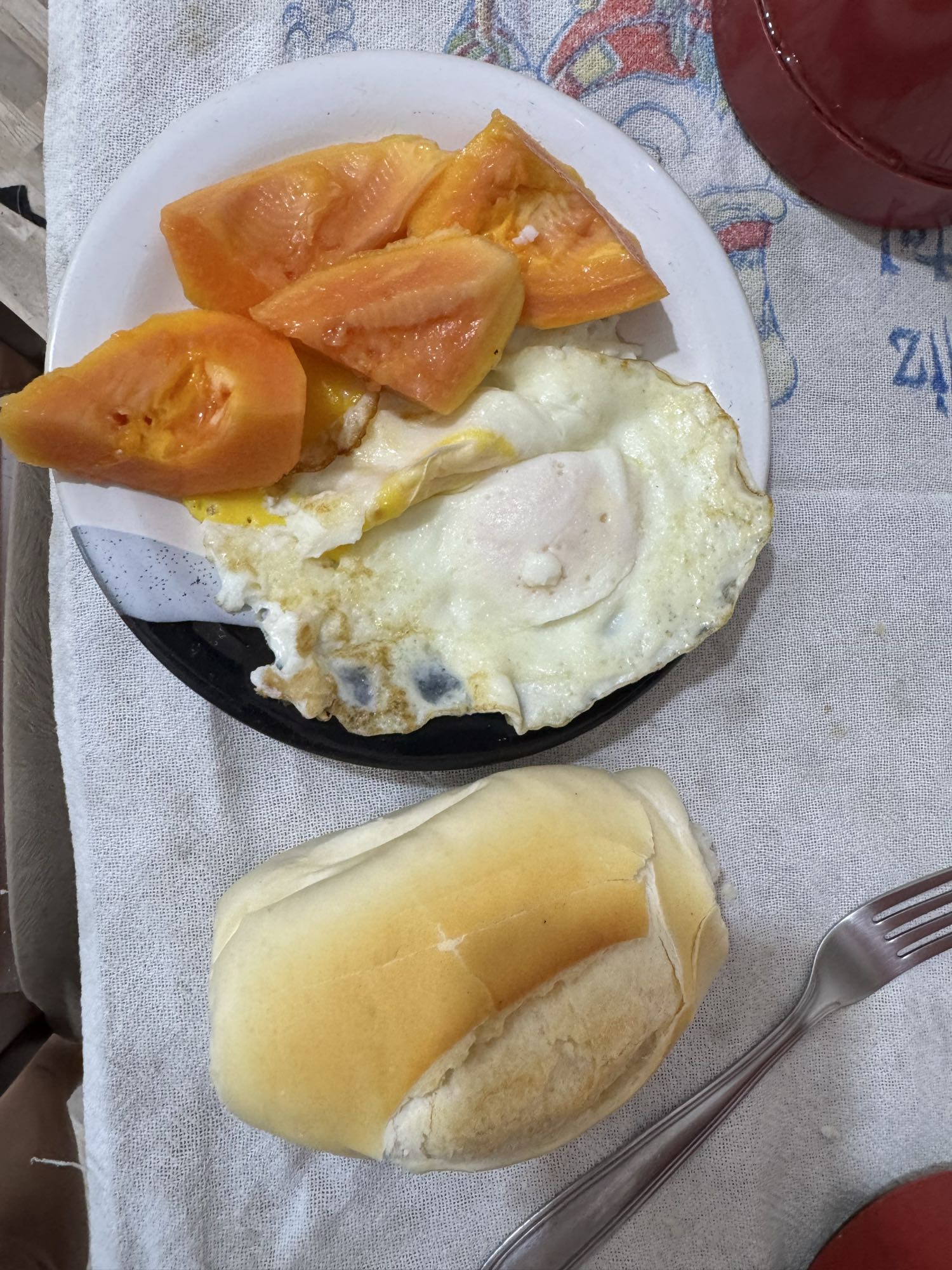 Pão, ovo e mamão