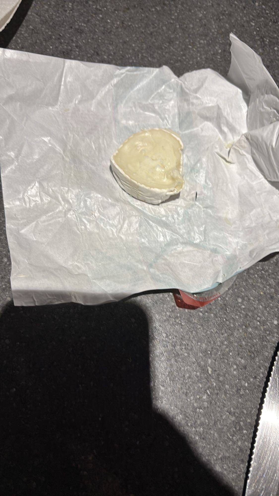 Petit morceau de fromage de chèvre