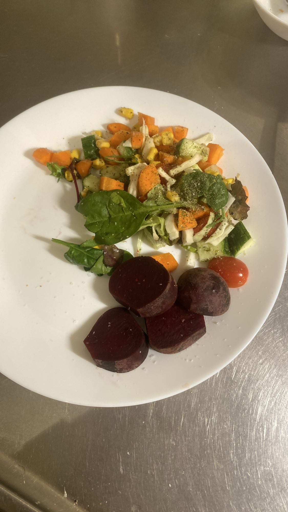 Blandad grönsakssallad