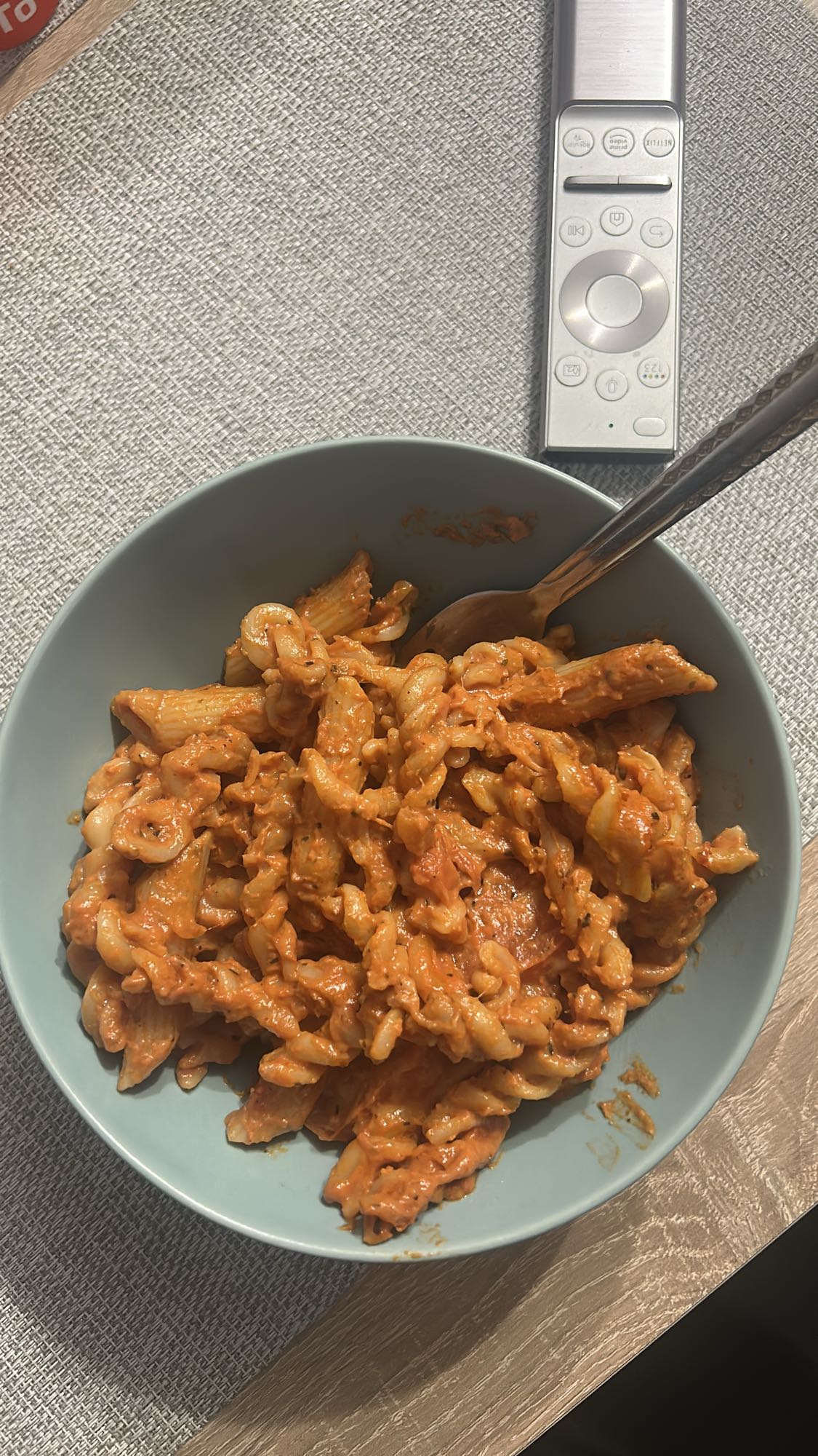 makaron z sosem pomidorowym