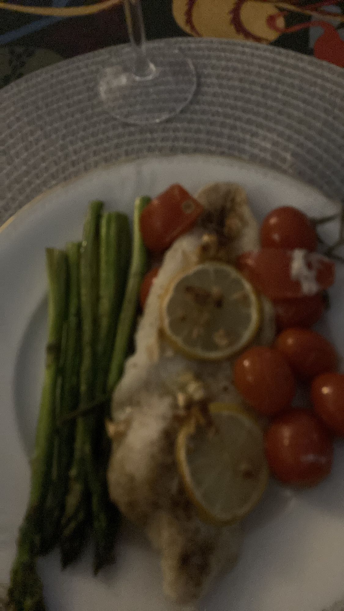 Fisk med sparris och tomat