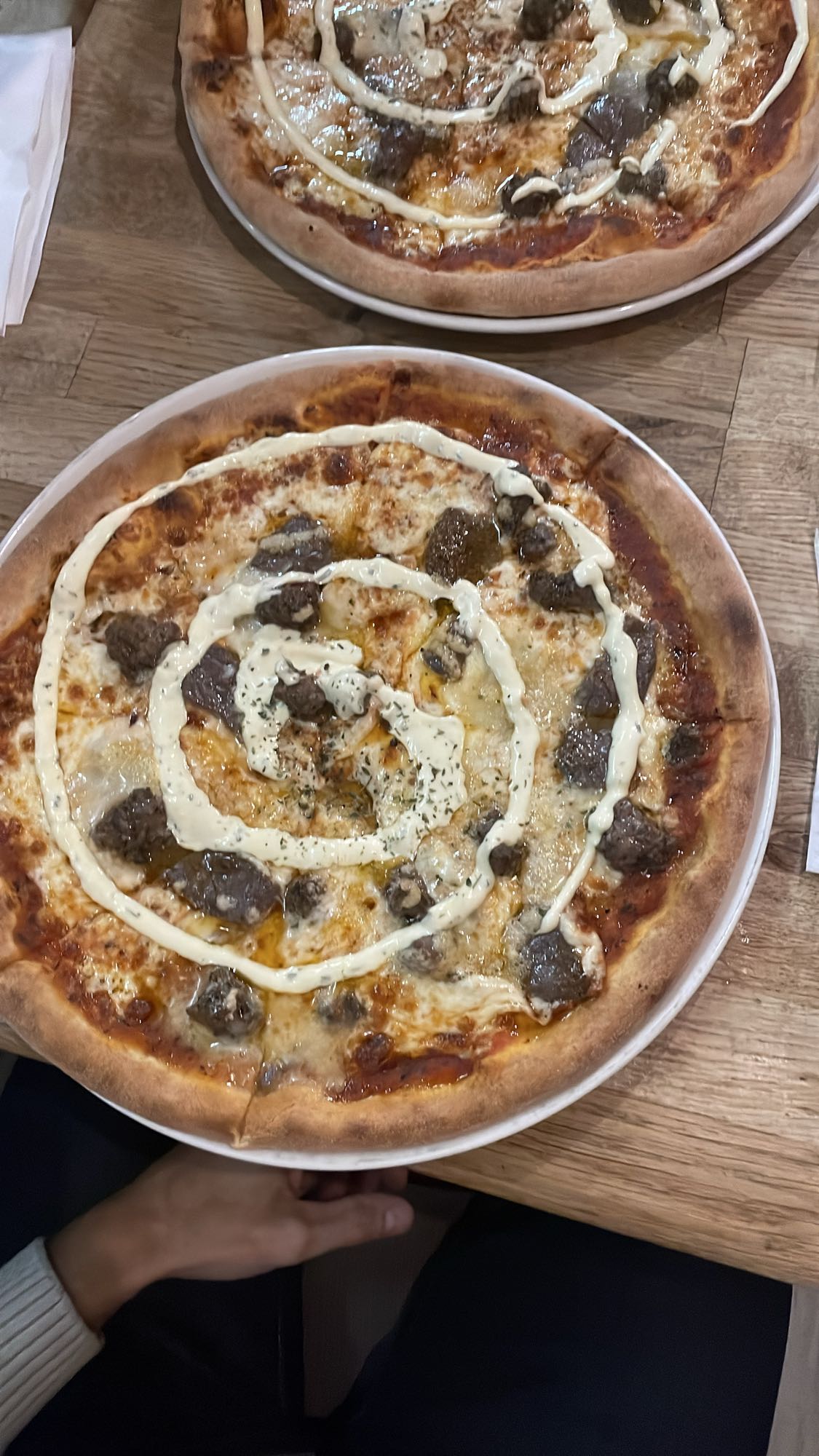 Kebabpizza med sås