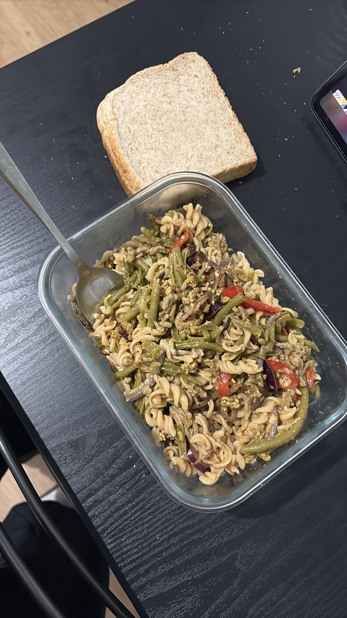 Pâtes aux légumes et pain