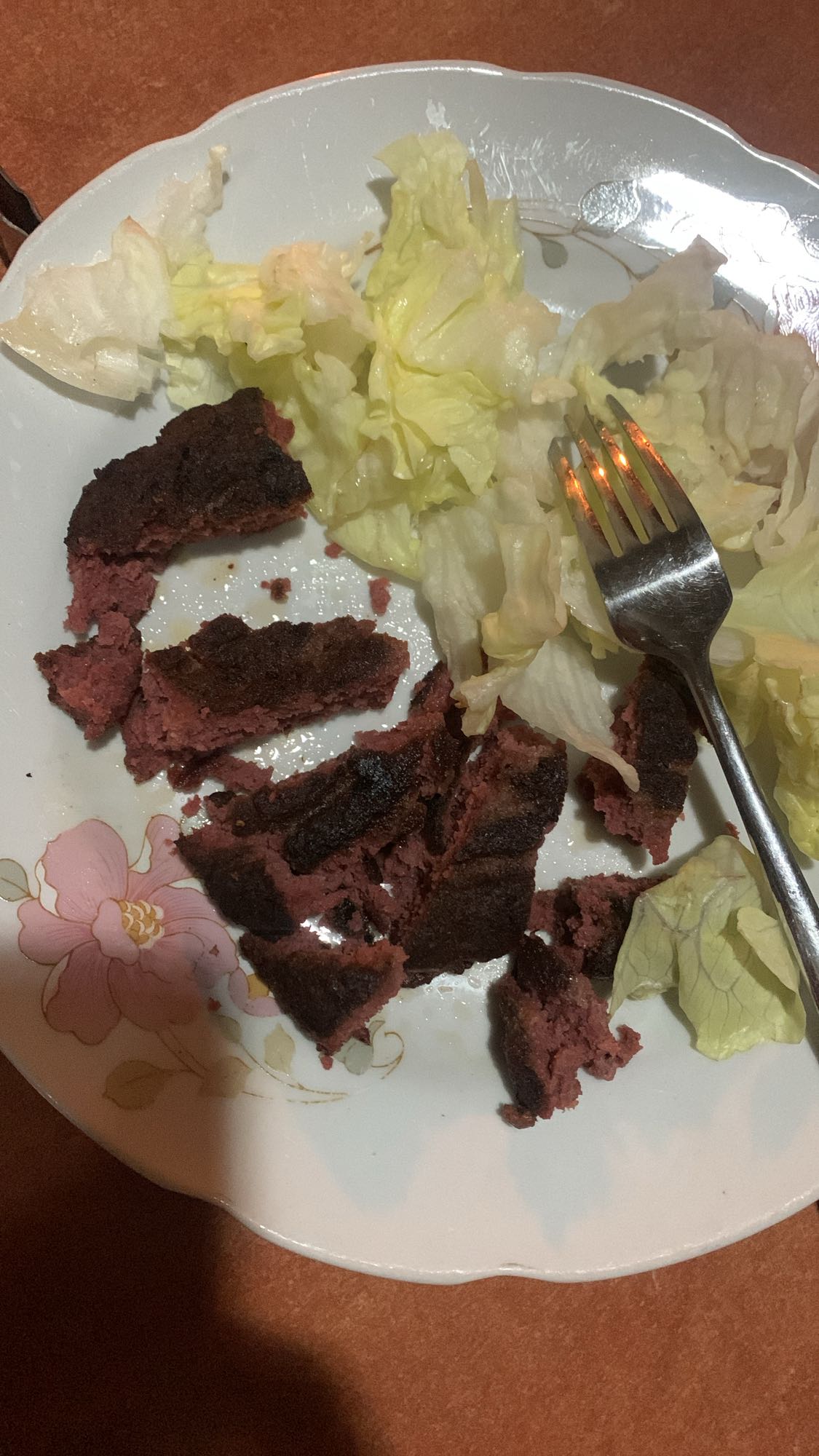 Beef patty with lettuce