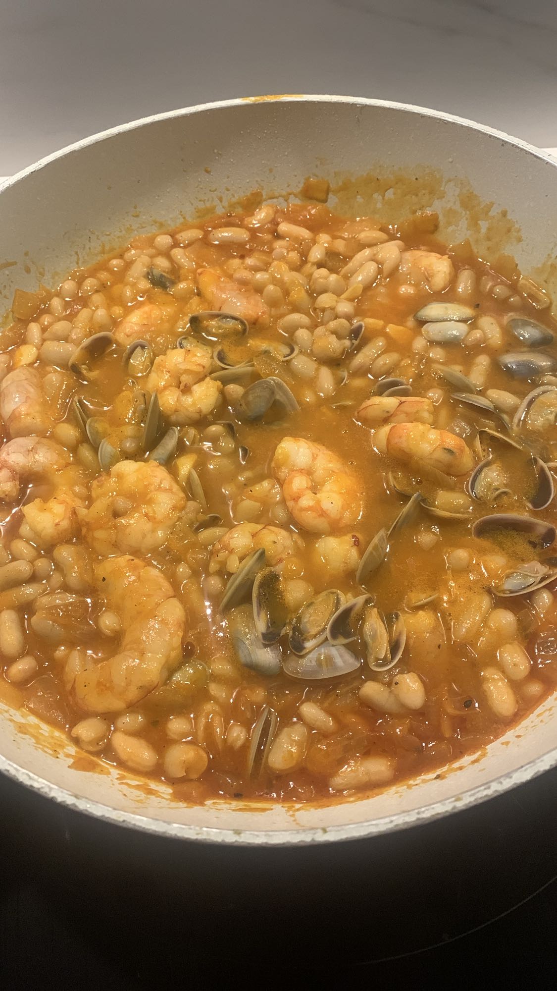 Guiso de mariscos y alubias