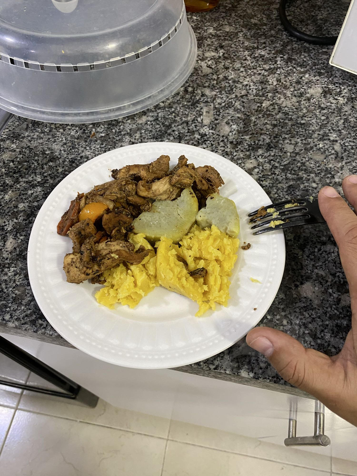 Pollo con yuca y plátano