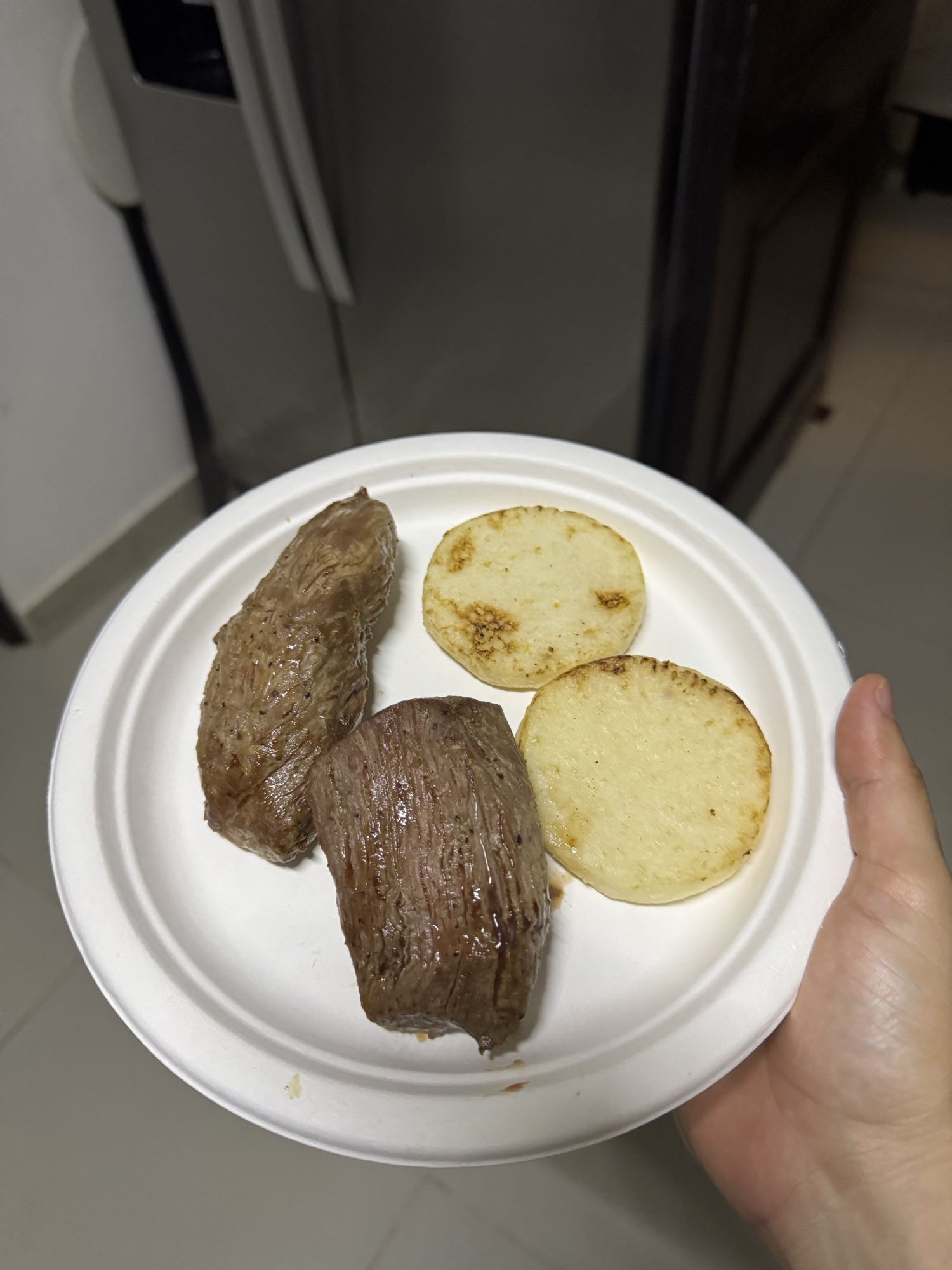 Filete con arepa con queso