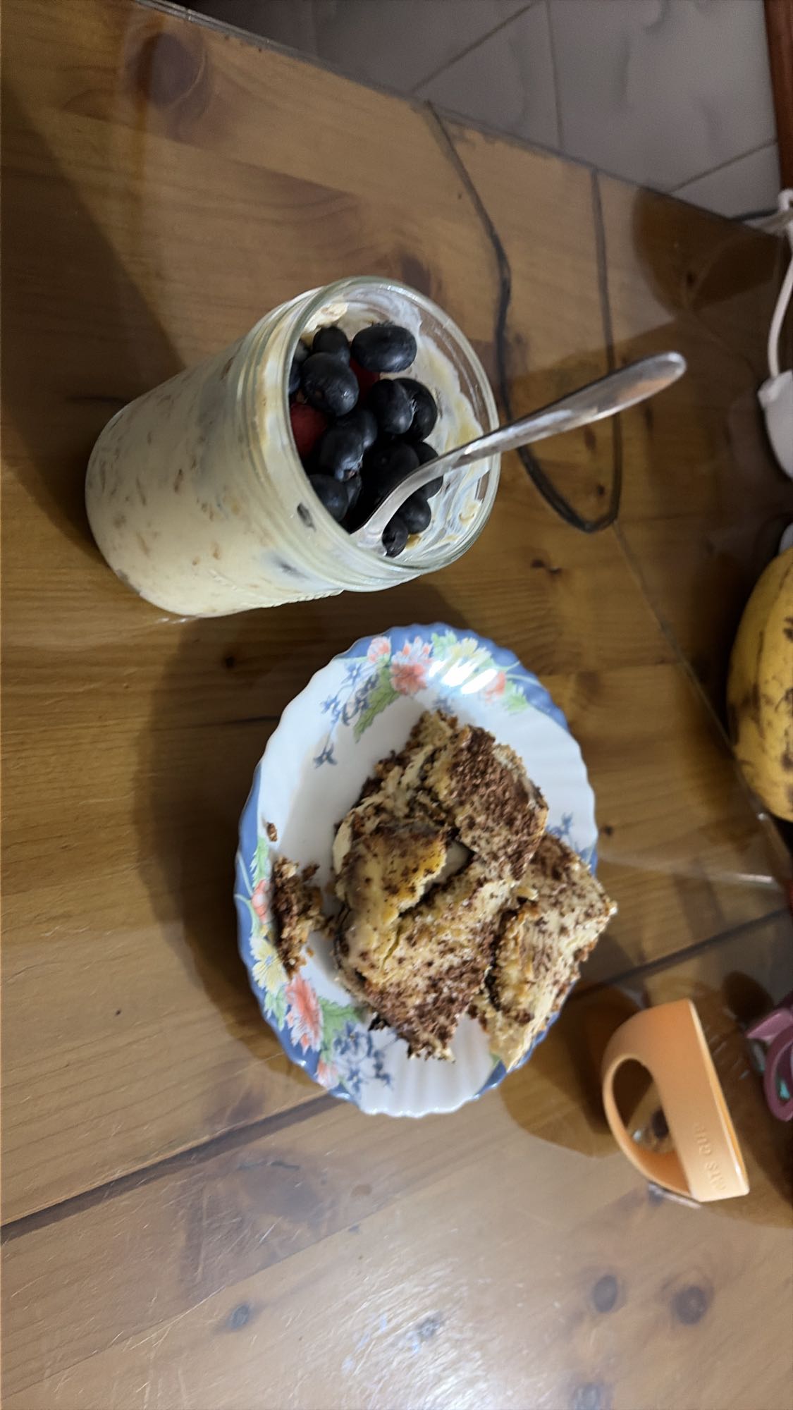 Mic dejun cu ovăz proteic și tiramisu low carb
