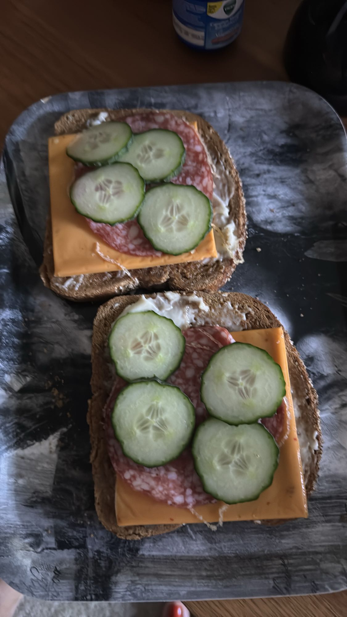 Smörgås med ost och salami