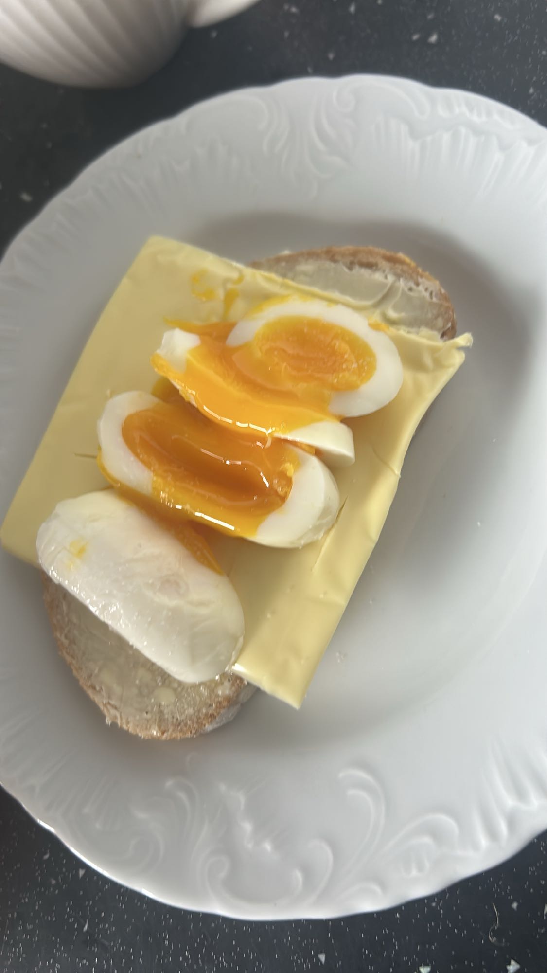 kanapka z jajkiem i serem