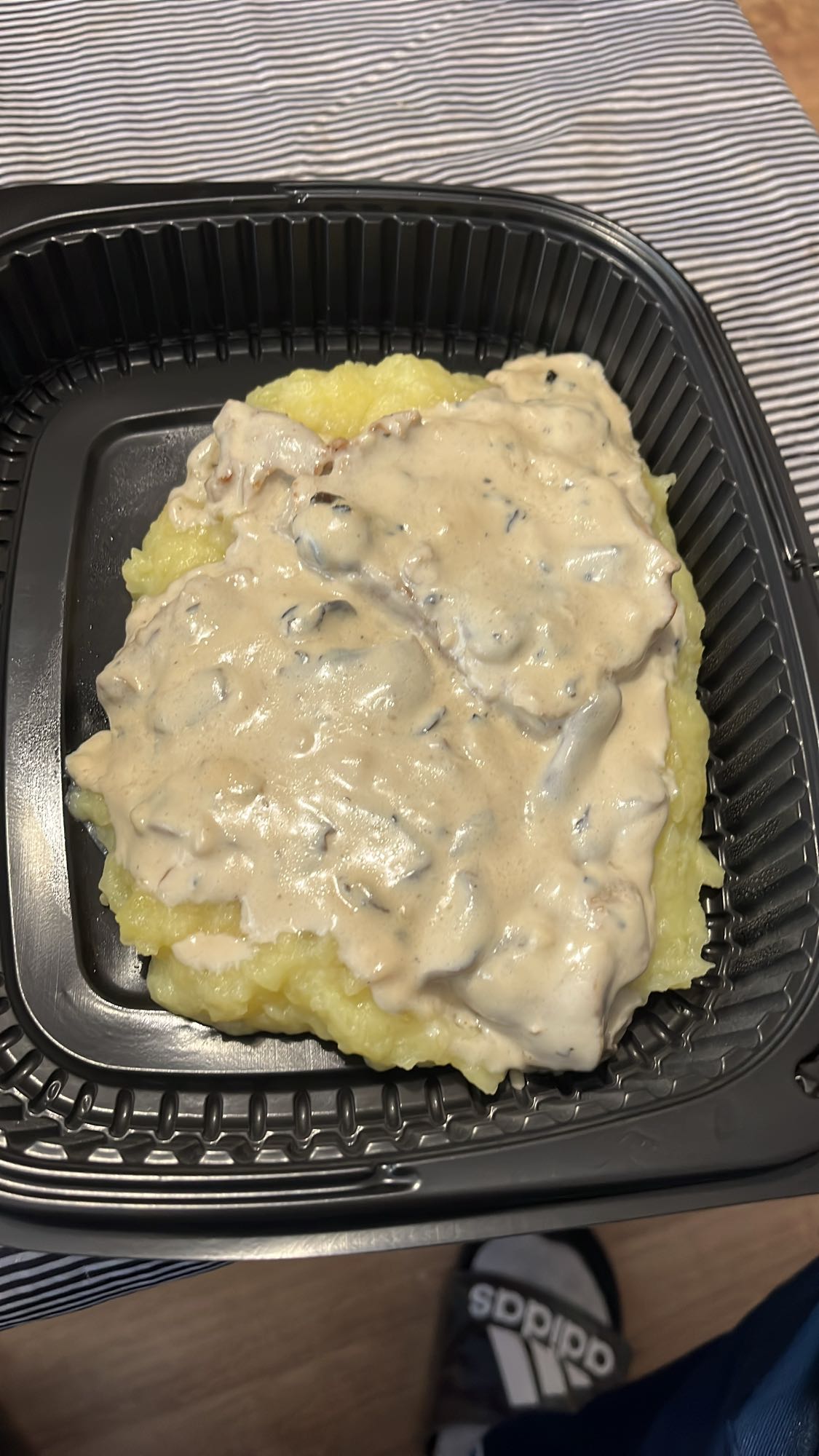 Полента с гъбен сос