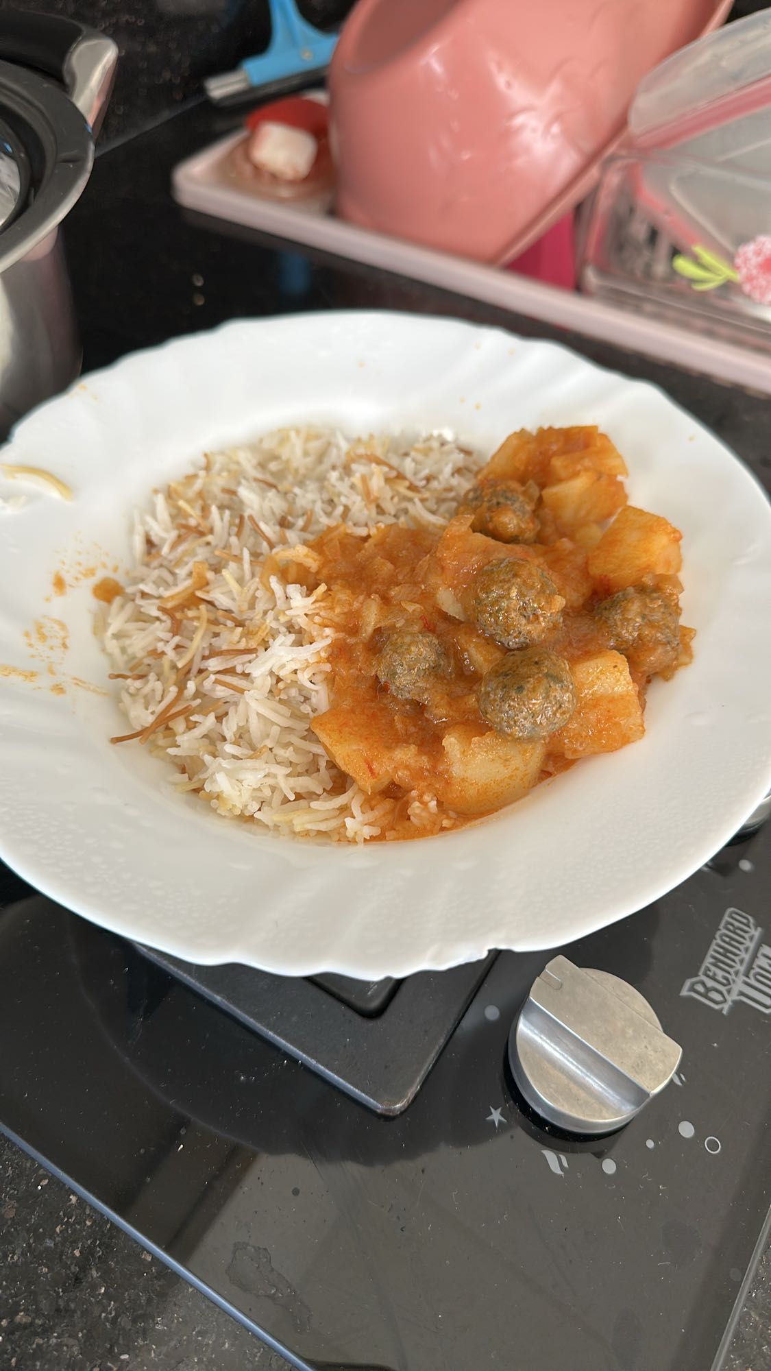 Rice with potato meatball curry