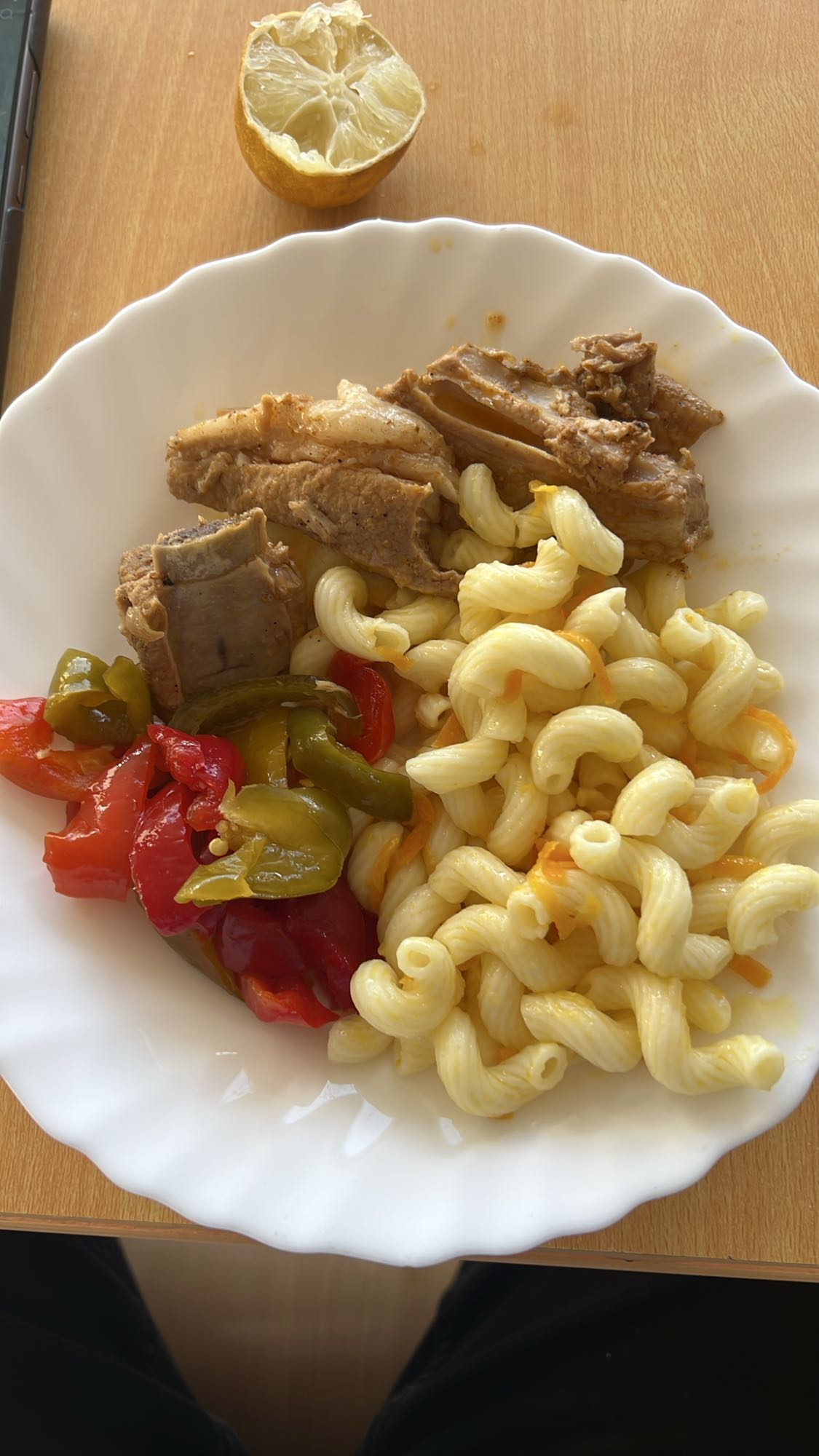 Paste cu carne și legume