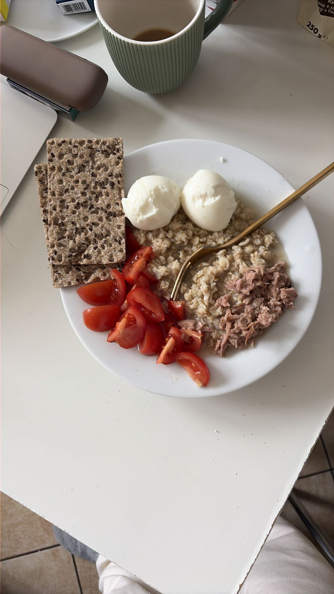 Завтрак с овсянкой и тунцом