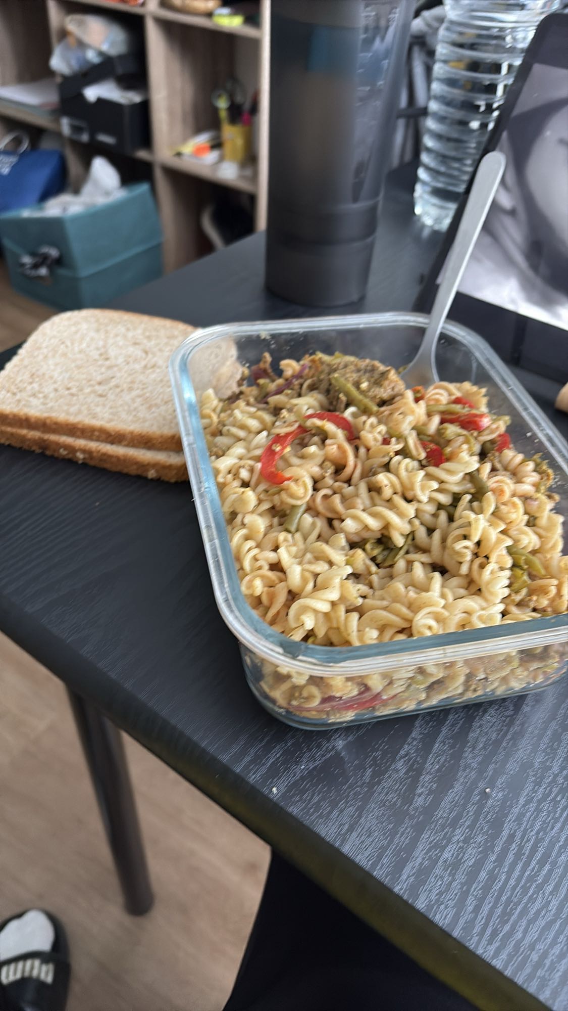 Pâtes aux légumes et pain