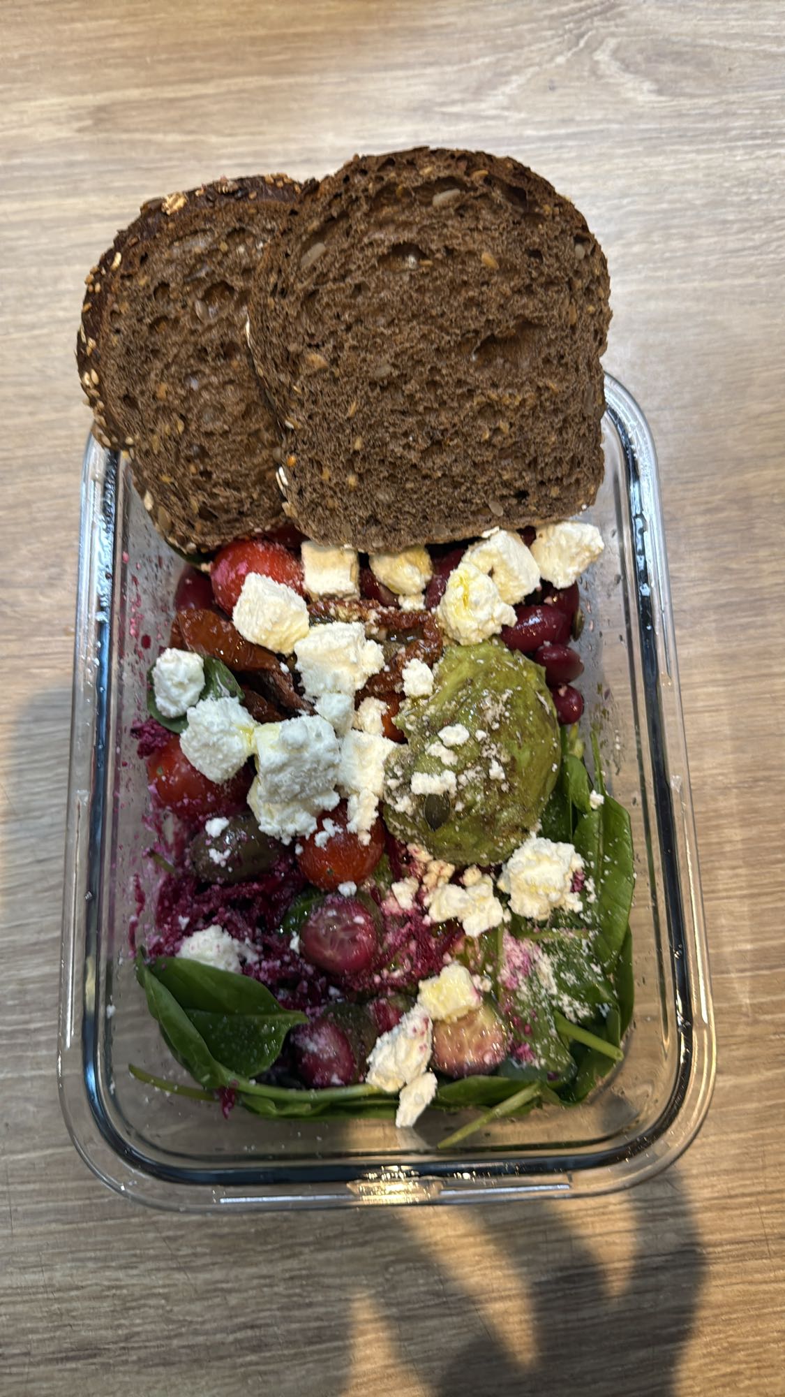 Salade méditerranéenne pain