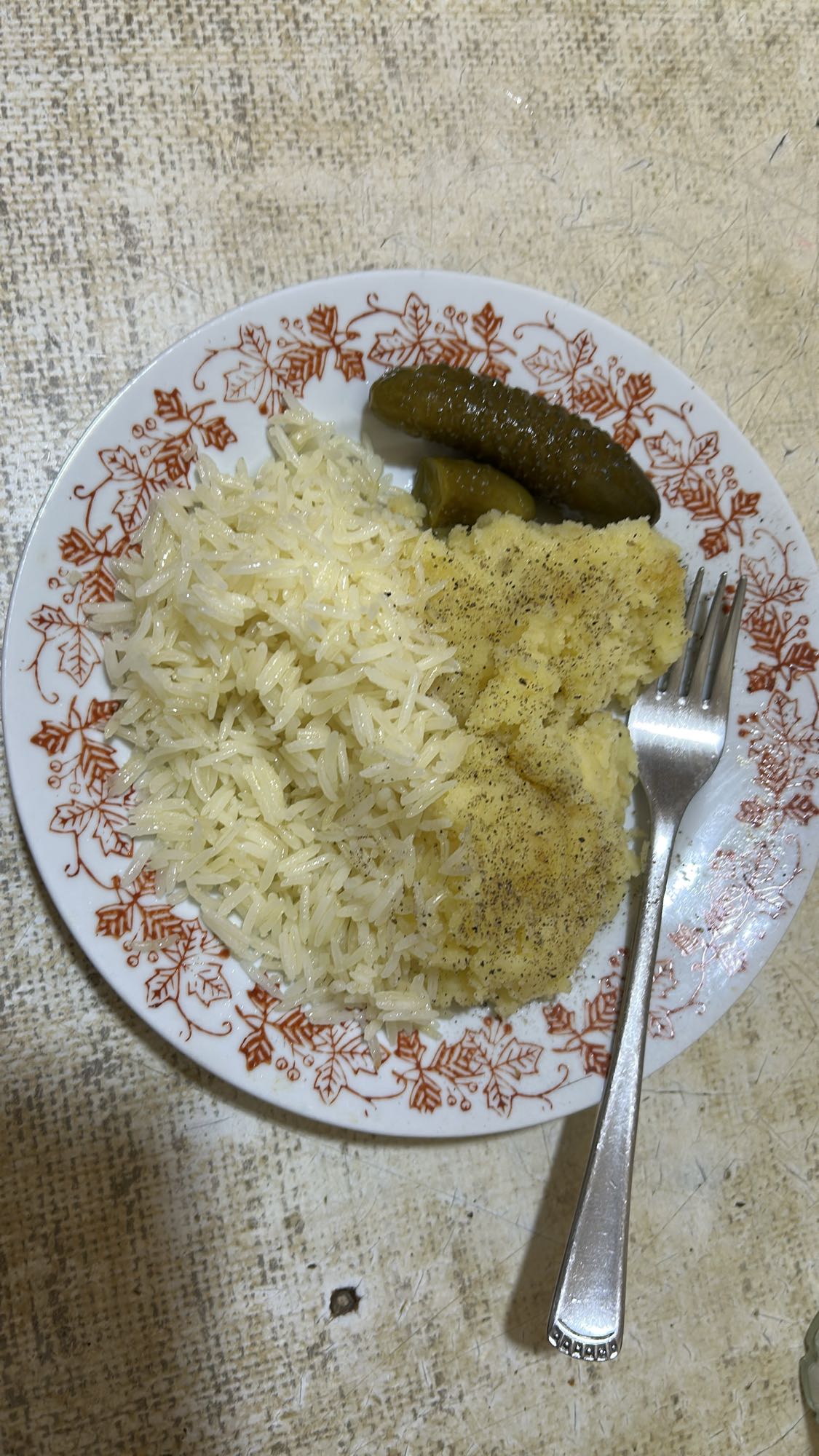 Рис с пюре и огурцом