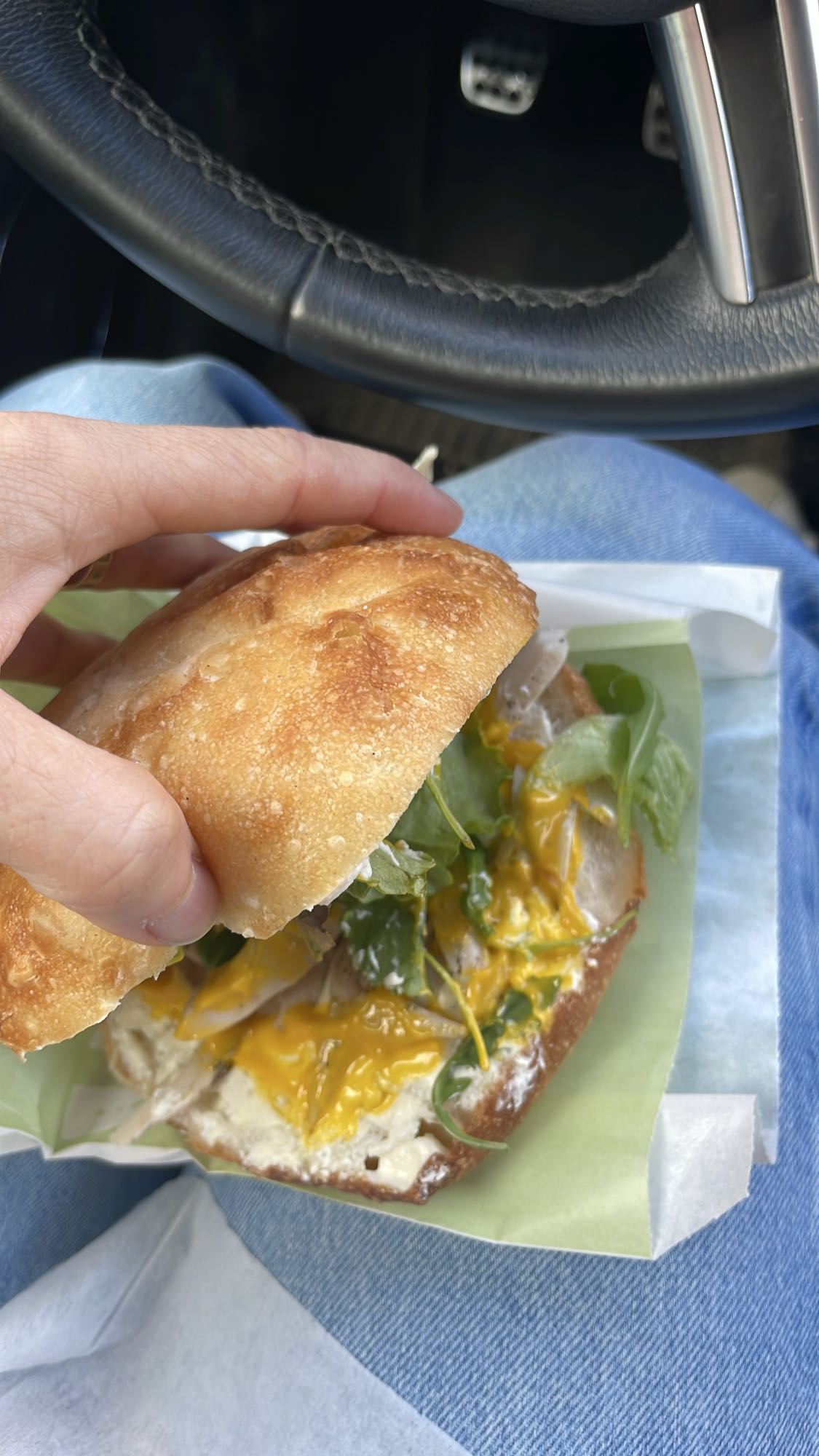 Sandviș cu pui și brânză