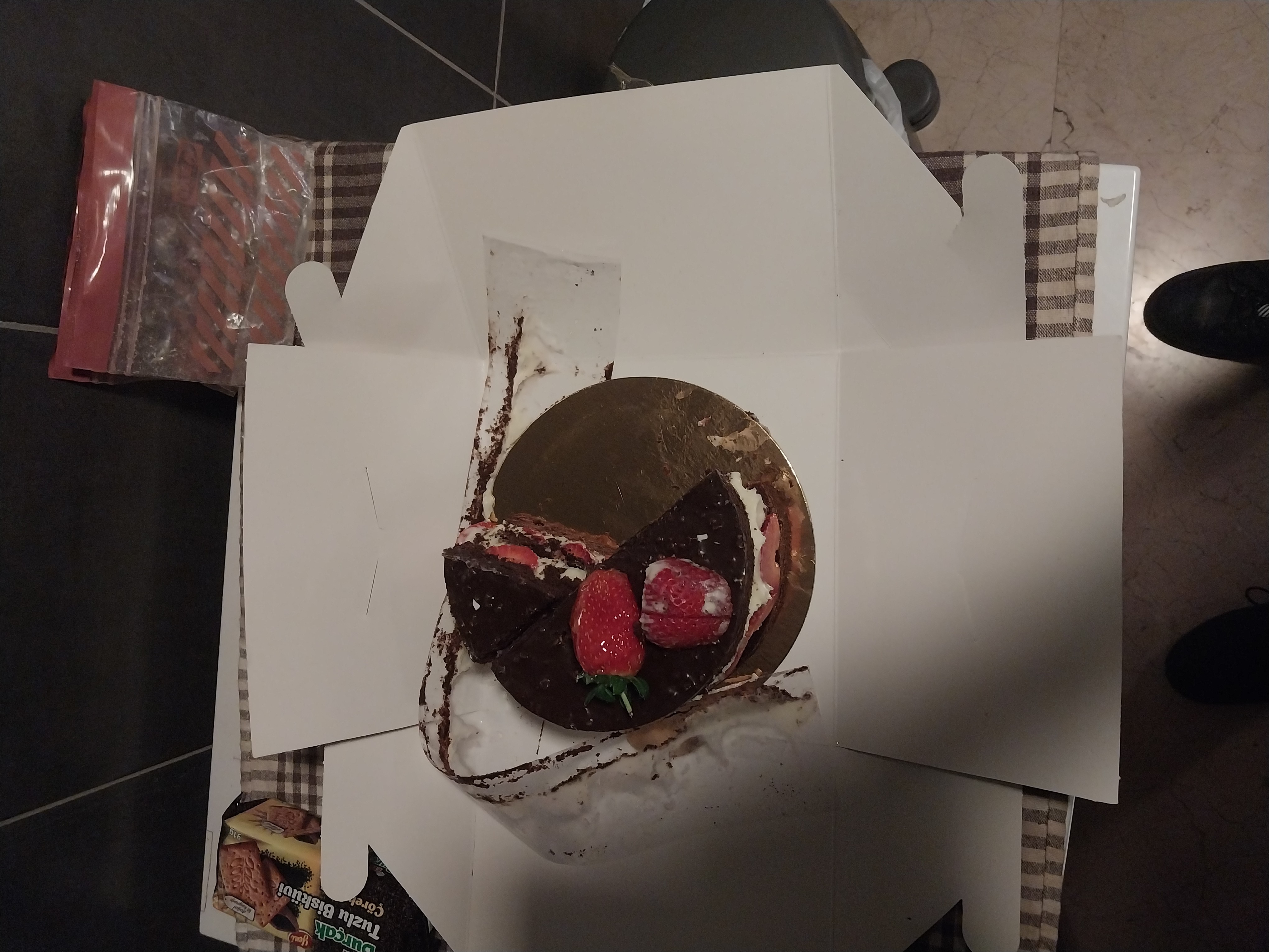 Chocolate Strawberry Cake