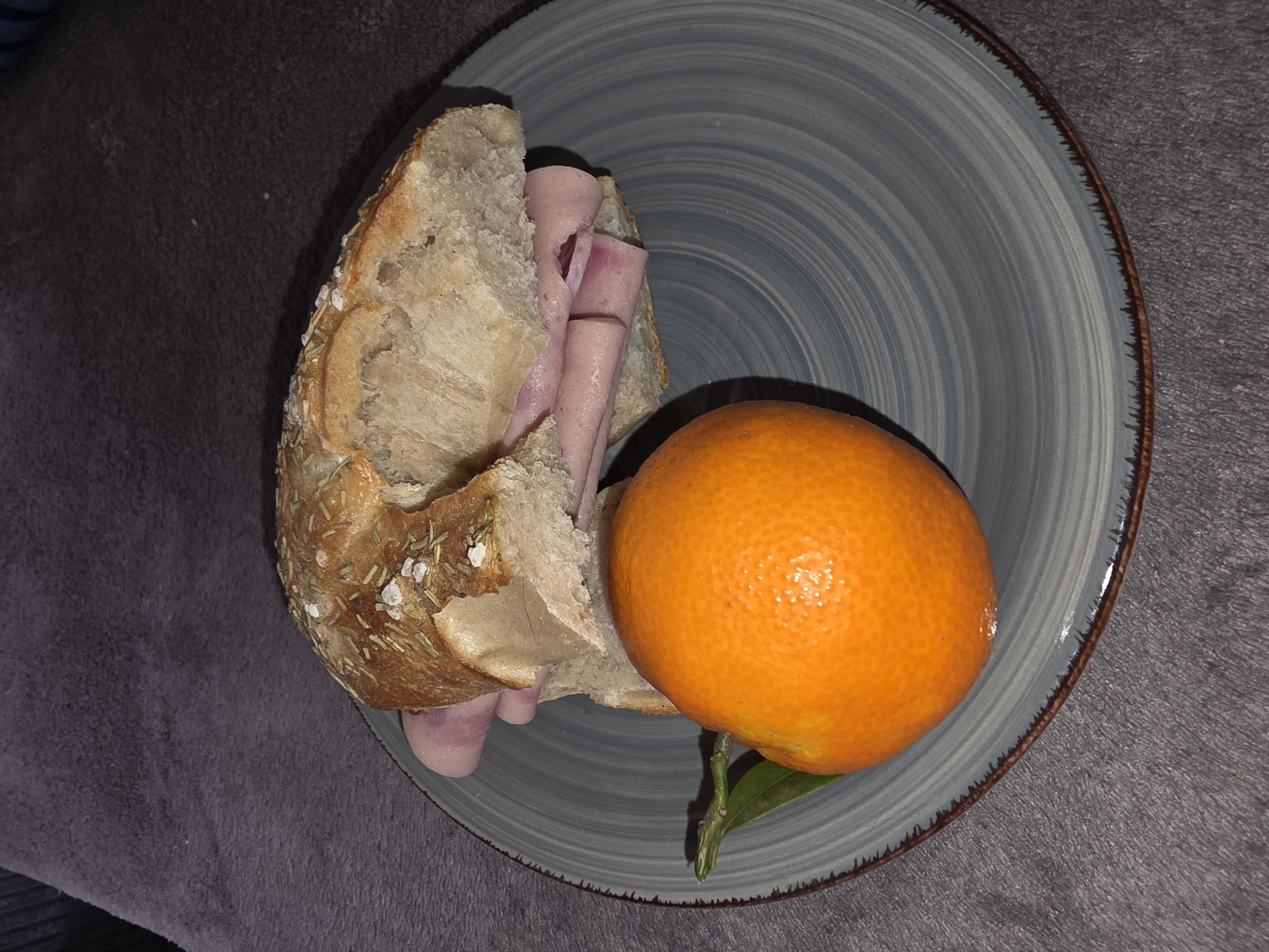 Brötchen mit Wurst & Mandarine