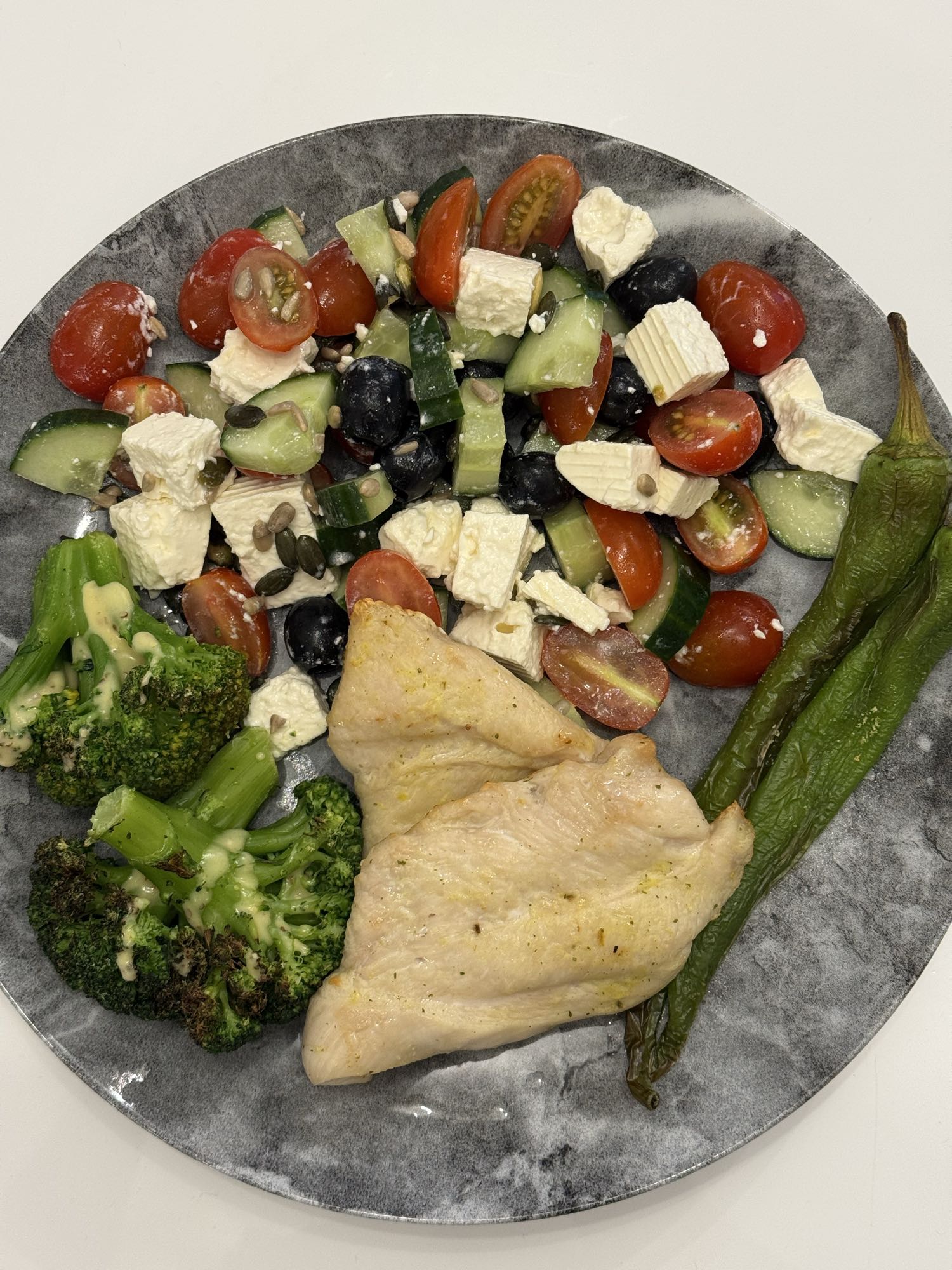 Poulet et salade grecque