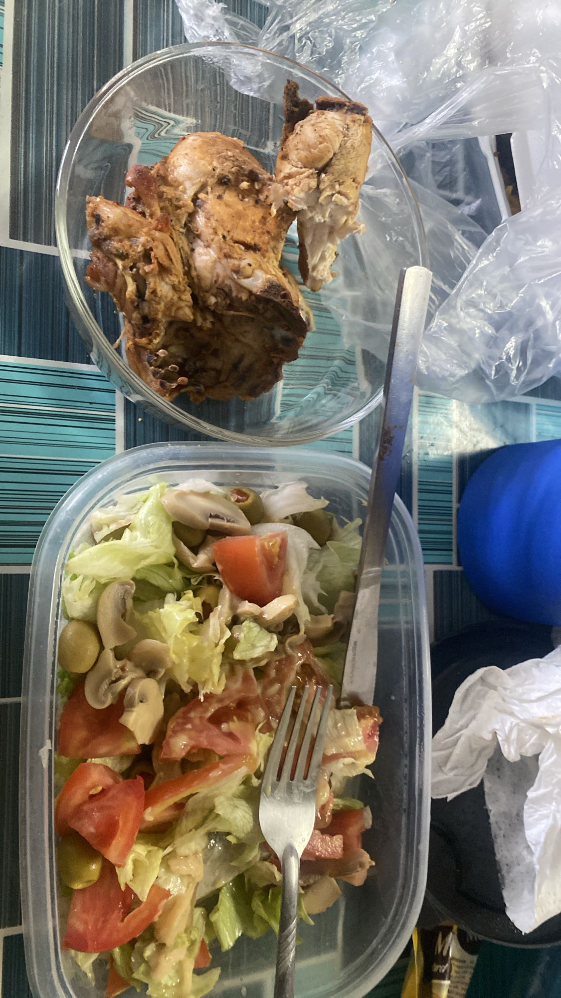 Pollo con ensalada mixta
