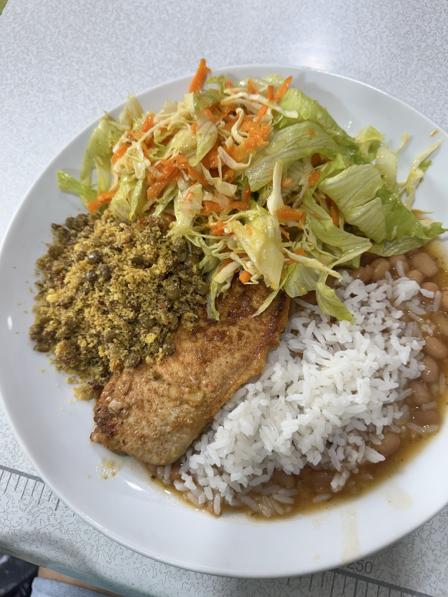 Prato brasileiro com frango