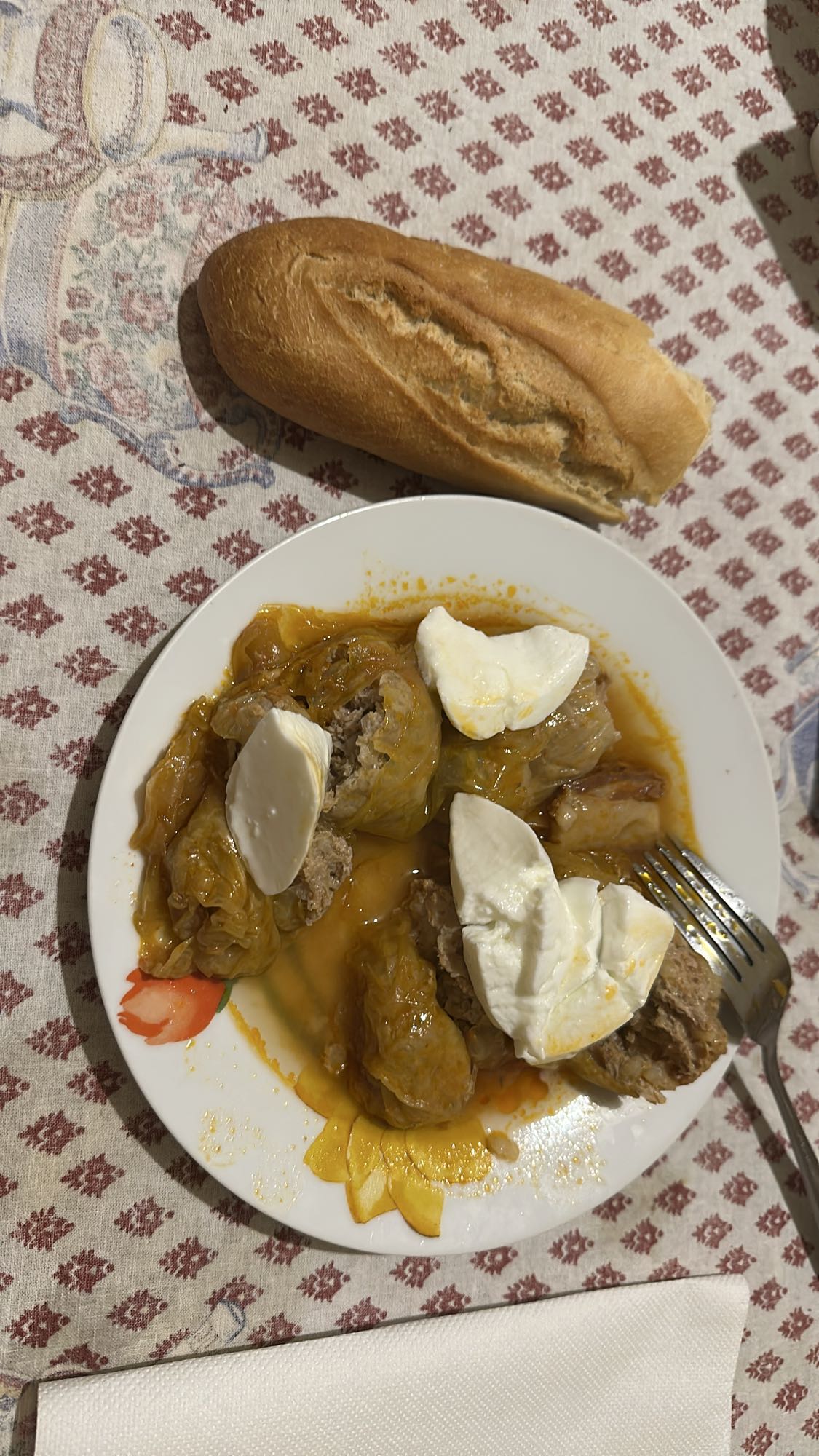 Stuffed cabbage with bread