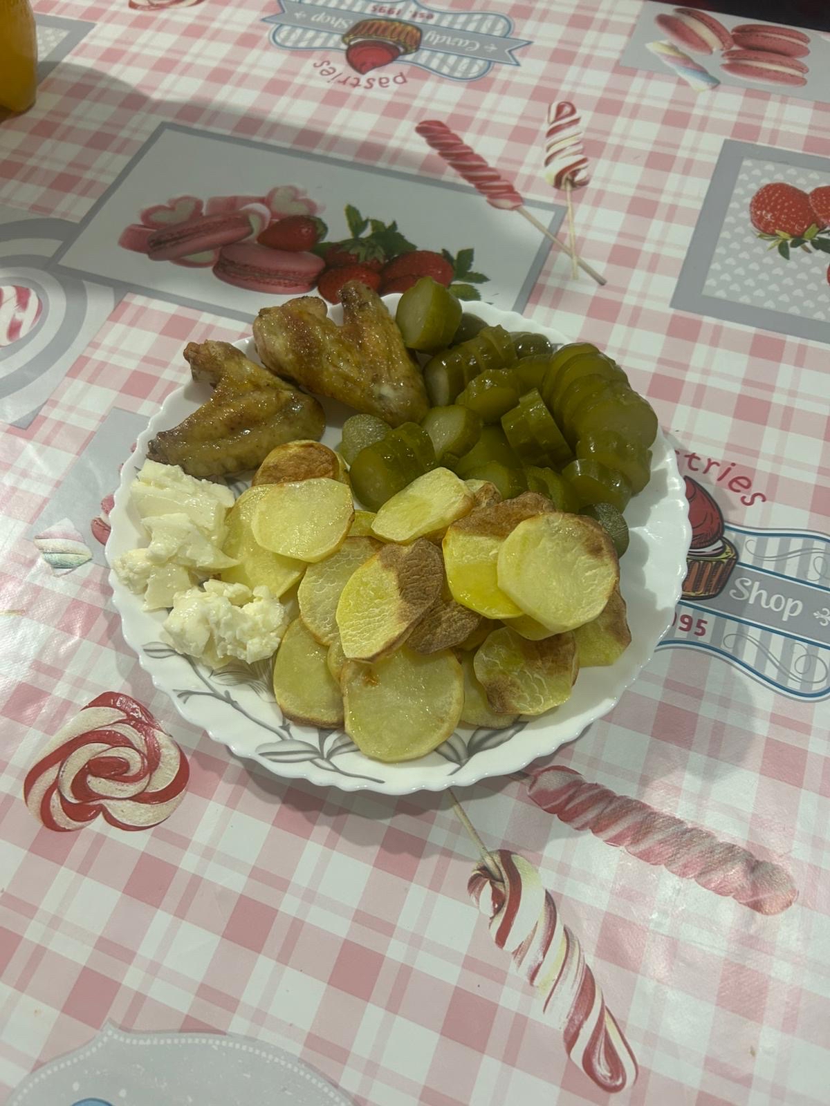 Aripioare cu cartofi și brânză