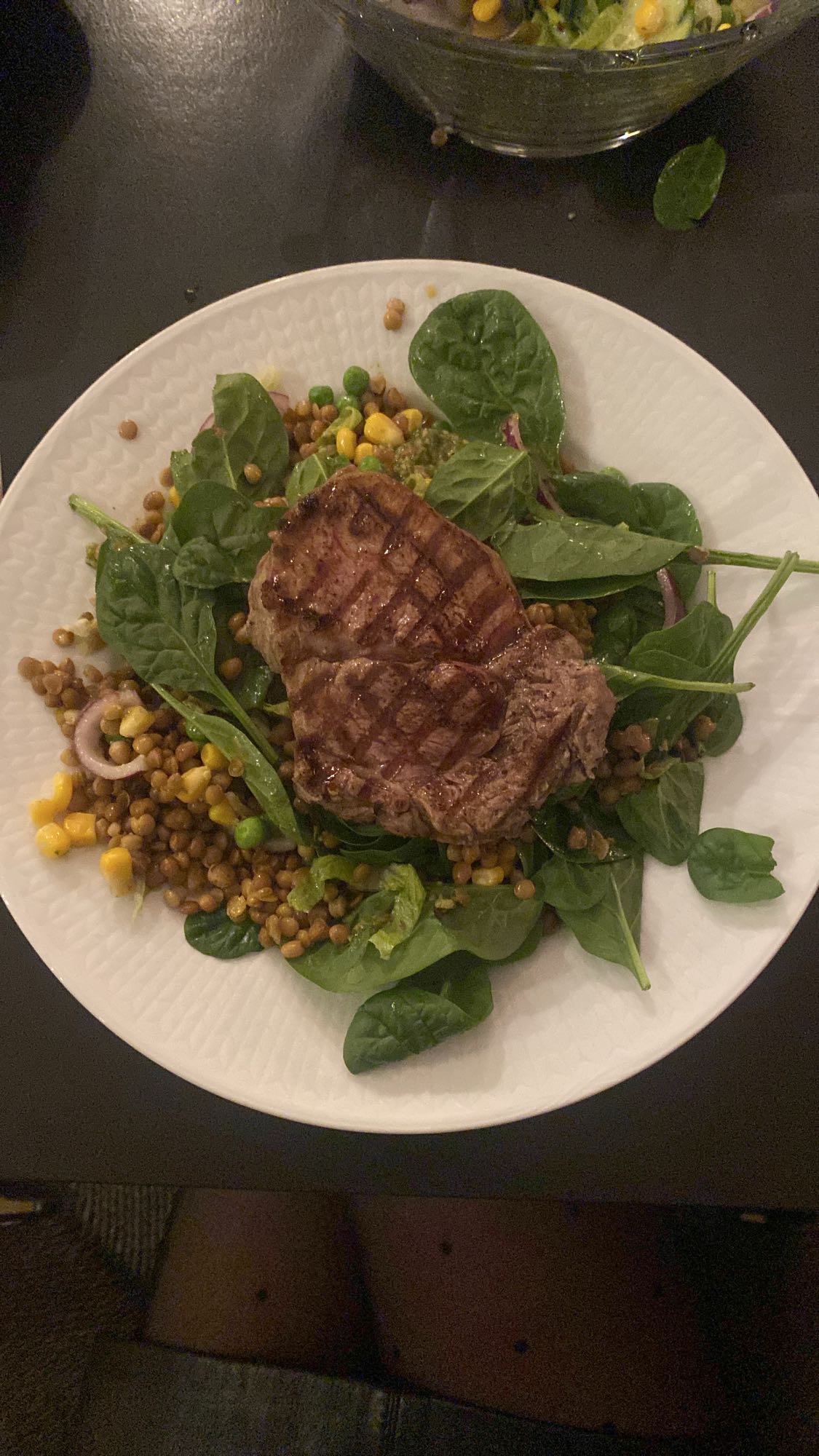 Biff med lins- och spenatsallad