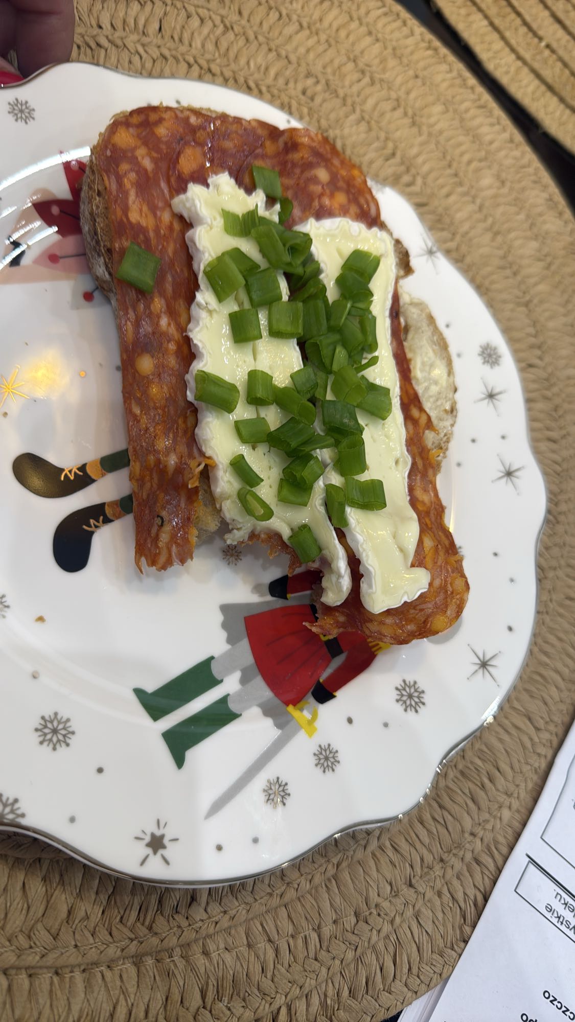 Kanapka z salami i serem