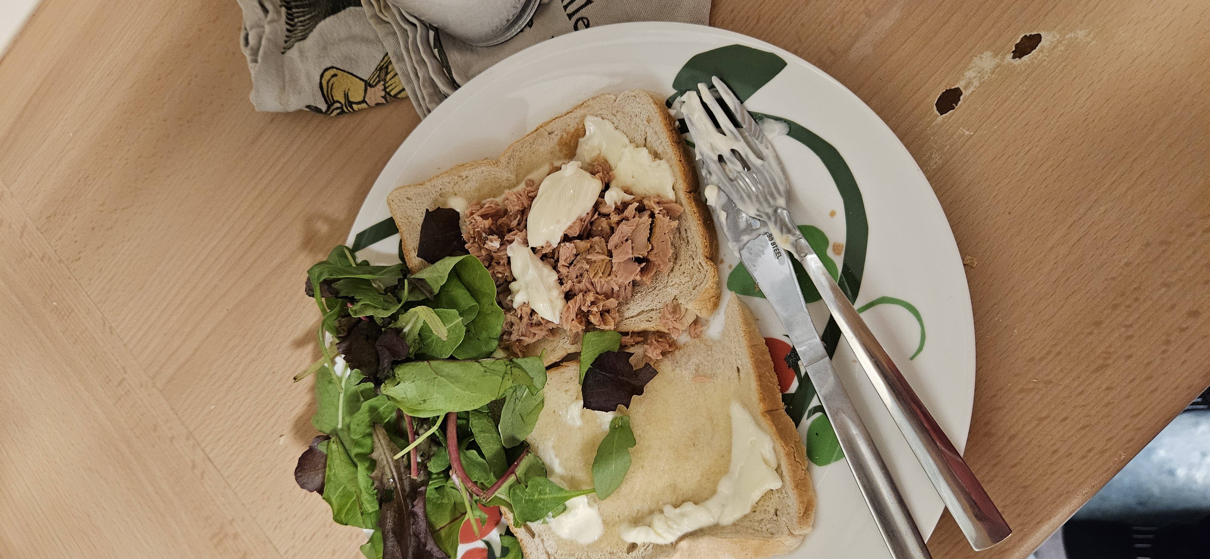 Tuna mayo sandwich salad