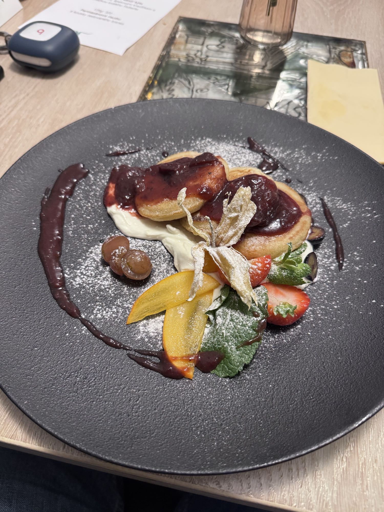 Mini pancakes & fruit