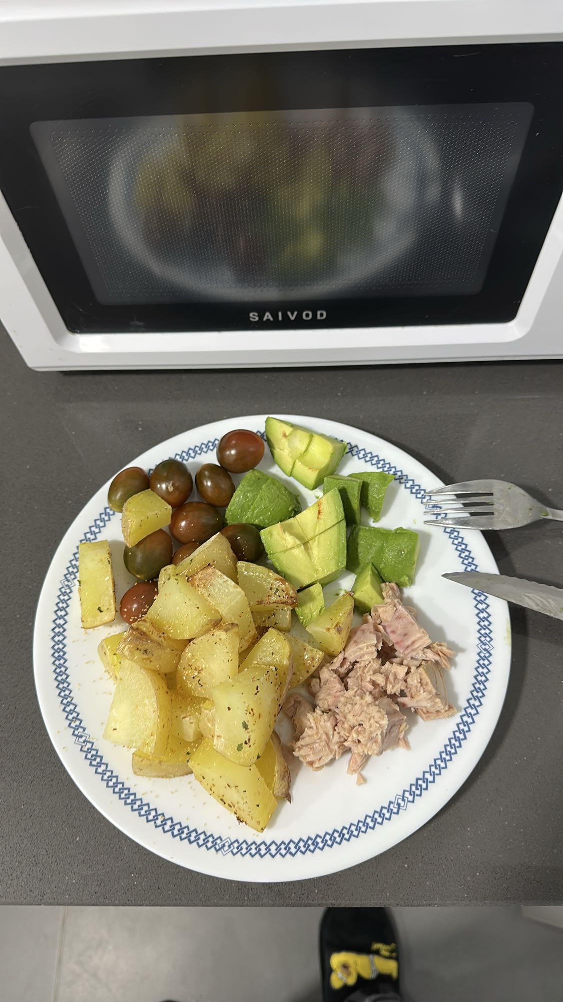 Plato de atún, patata y verduras