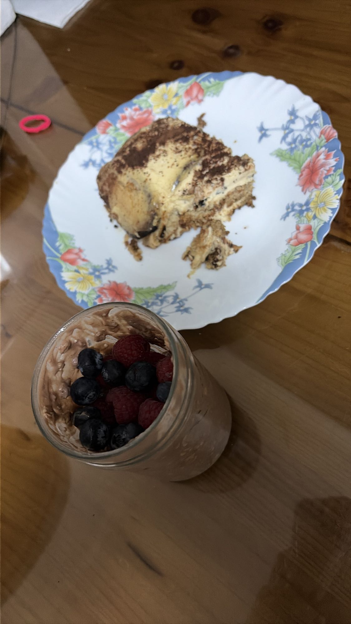 Overnight oats cu iaurt grecesc și tiramisu low carb