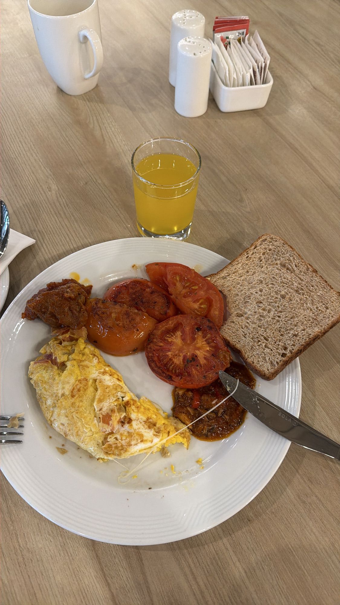 Omlet z warzywami i sokiem